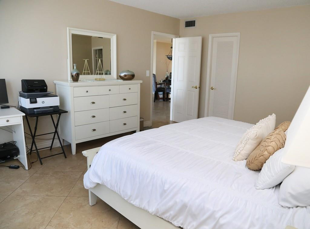521 N Riverside Drive 602 Property Photo 11