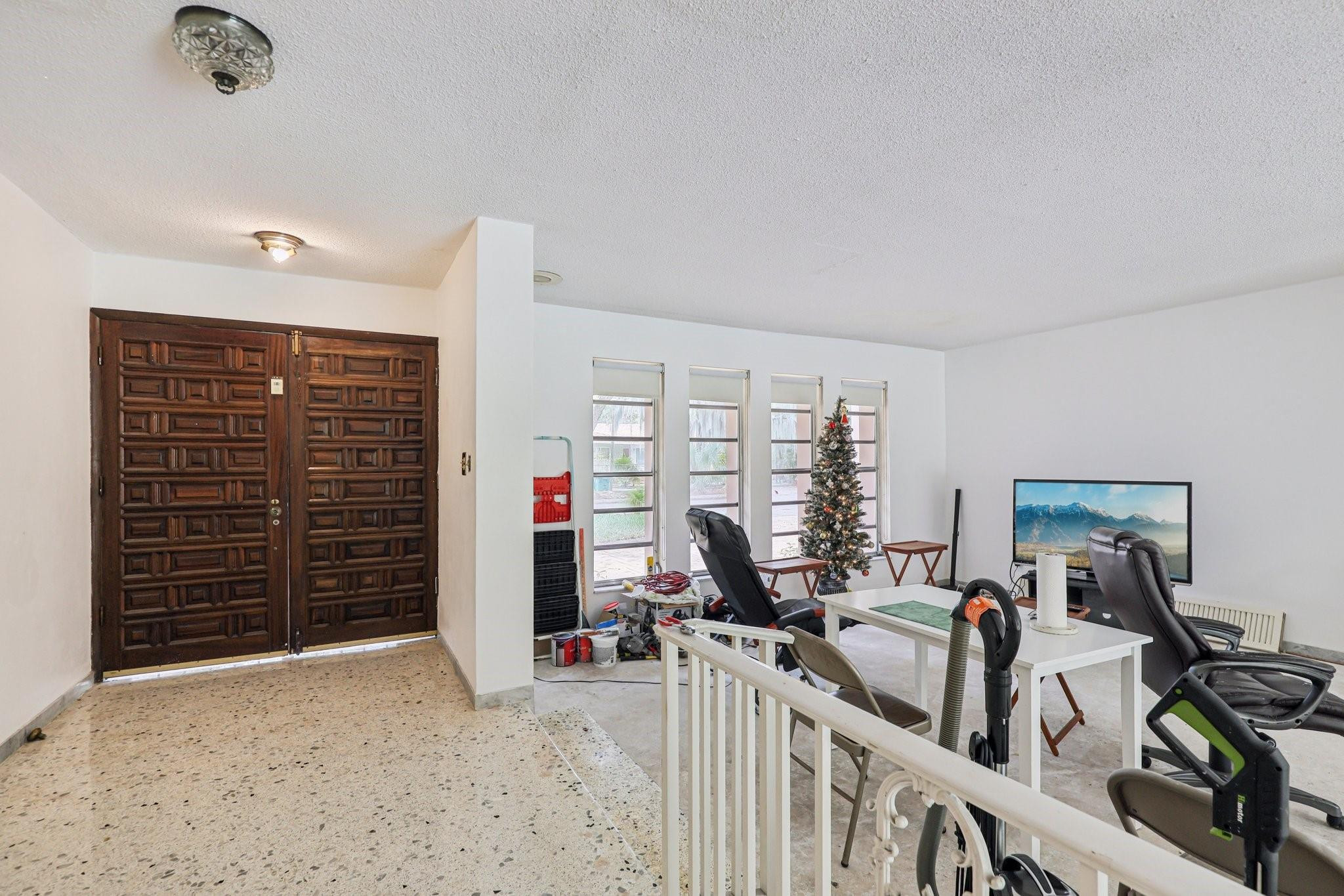 525 Ne 58th Street Property Photo 4