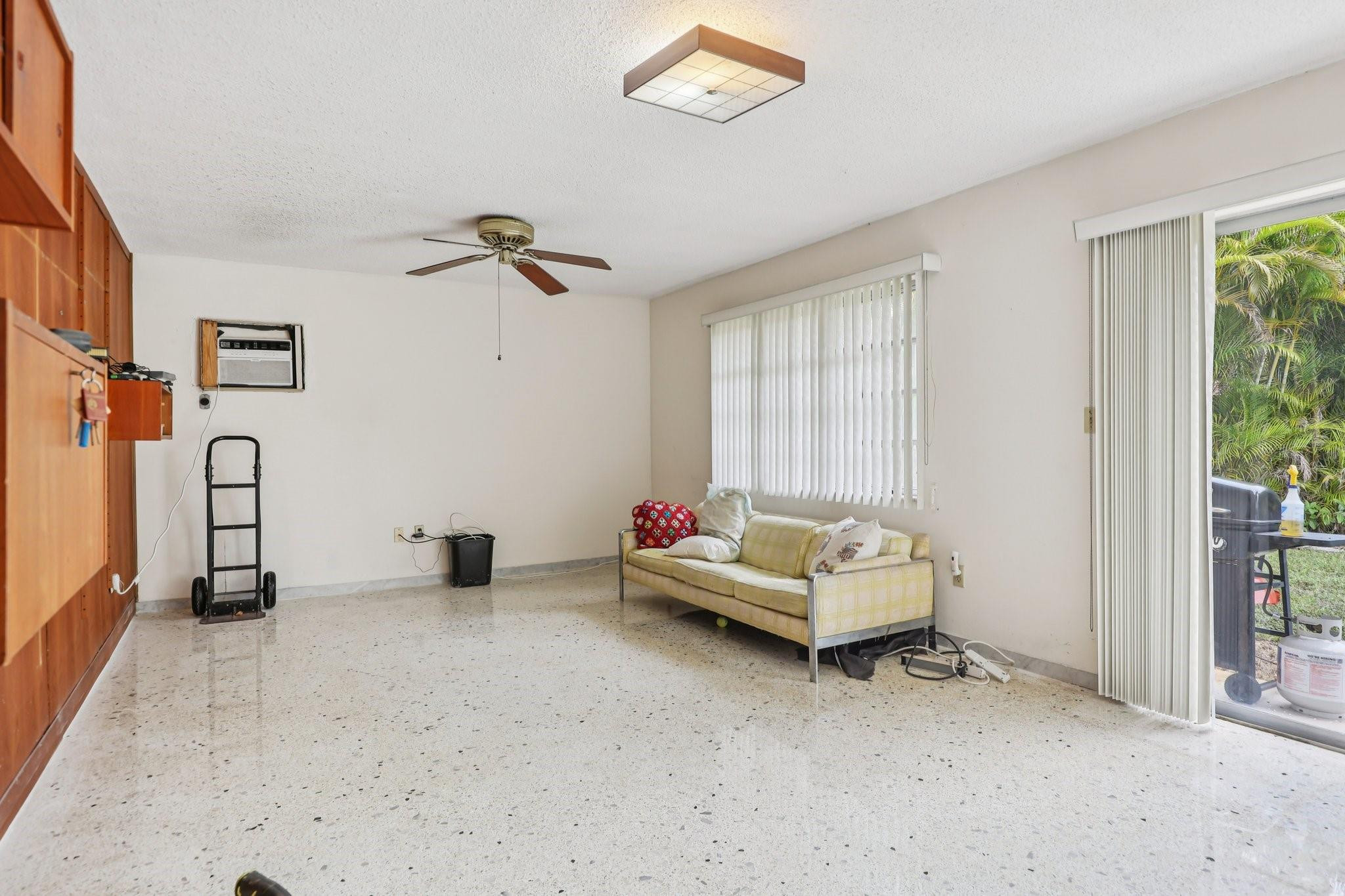 525 Ne 58th Street Property Photo 5