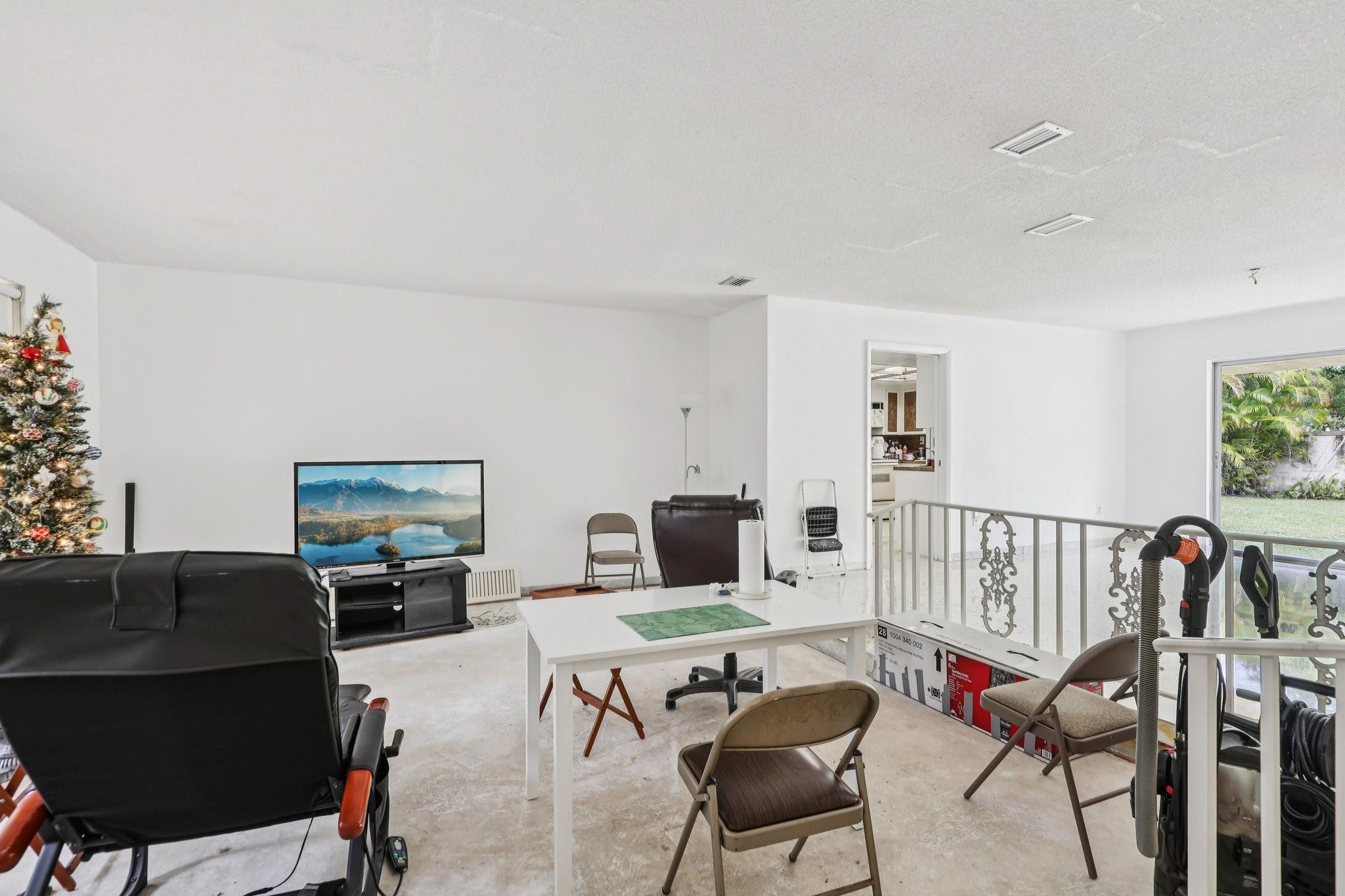 525 Ne 58th Street Property Photo 13