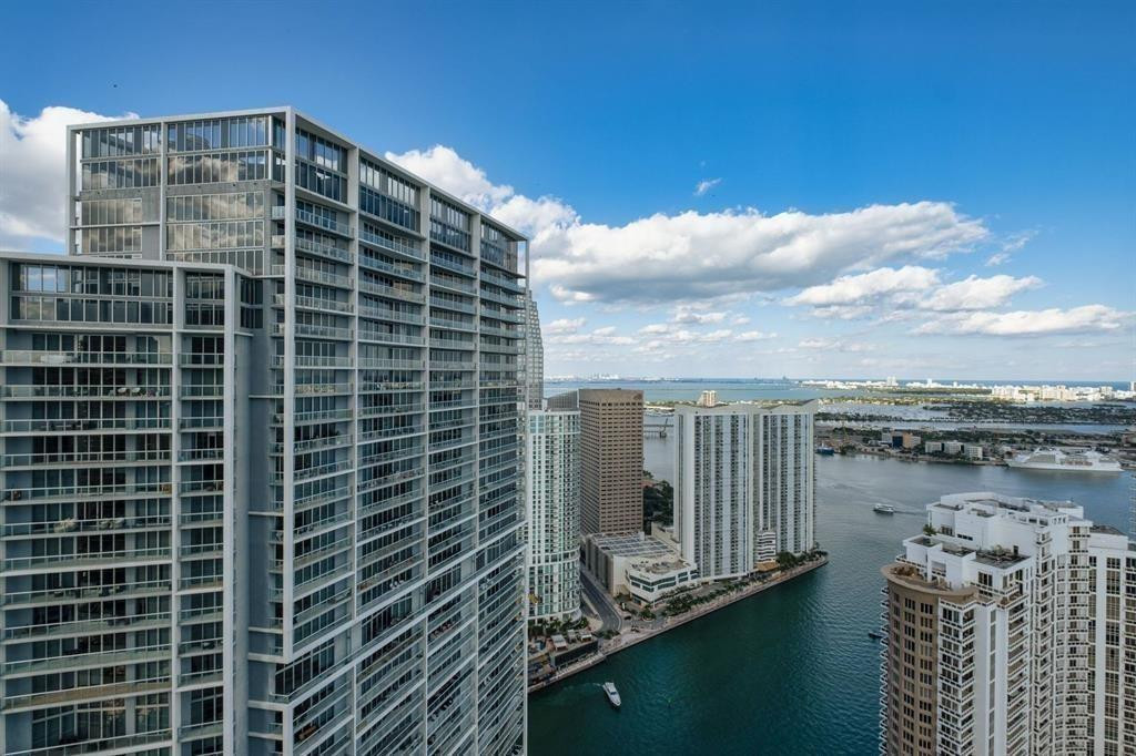 465 Brickell Avenue 2706 Property Photo 1