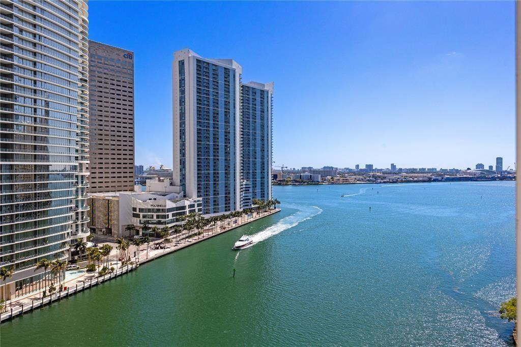 465 Brickell Avenue 2706 Property Photo 2