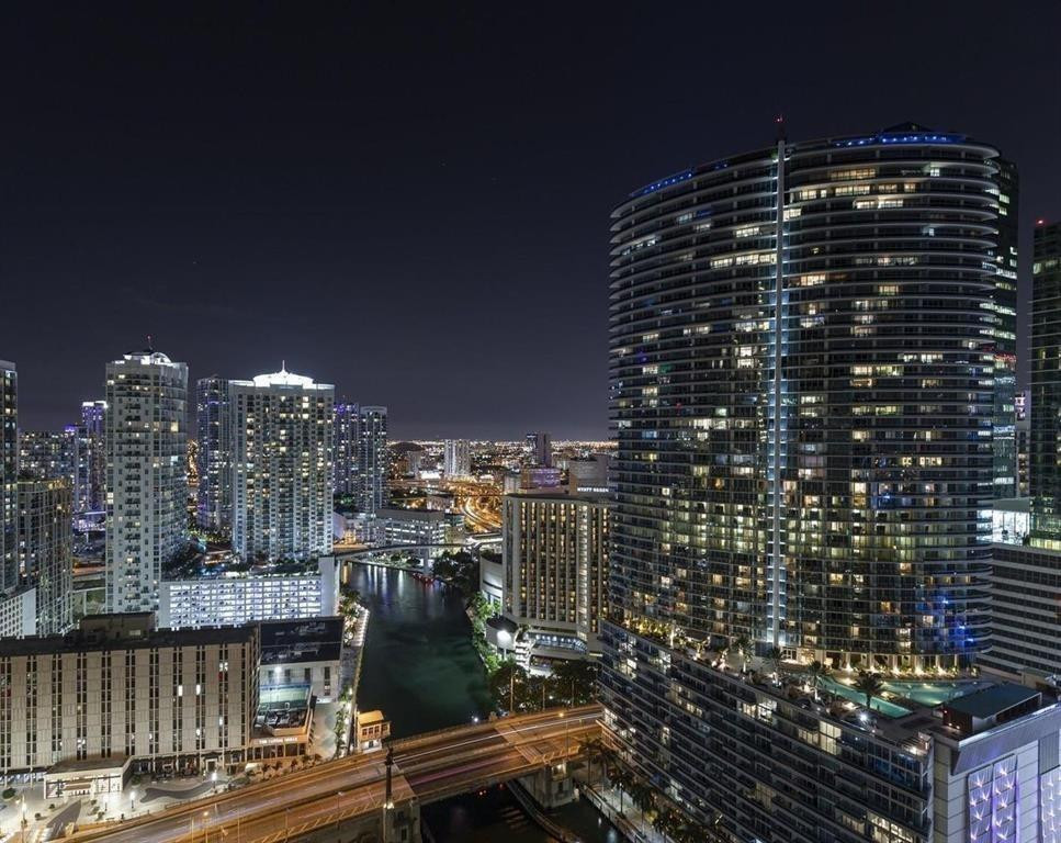 465 Brickell Avenue 2706 Property Photo 5