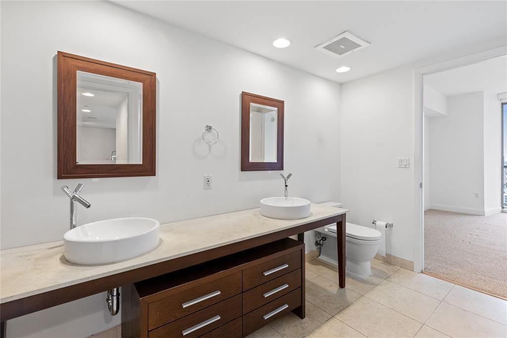 465 Brickell Avenue 2706 Property Photo 13