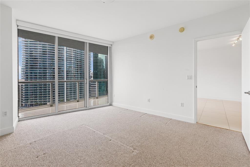 465 Brickell Avenue 2706 Property Photo 14