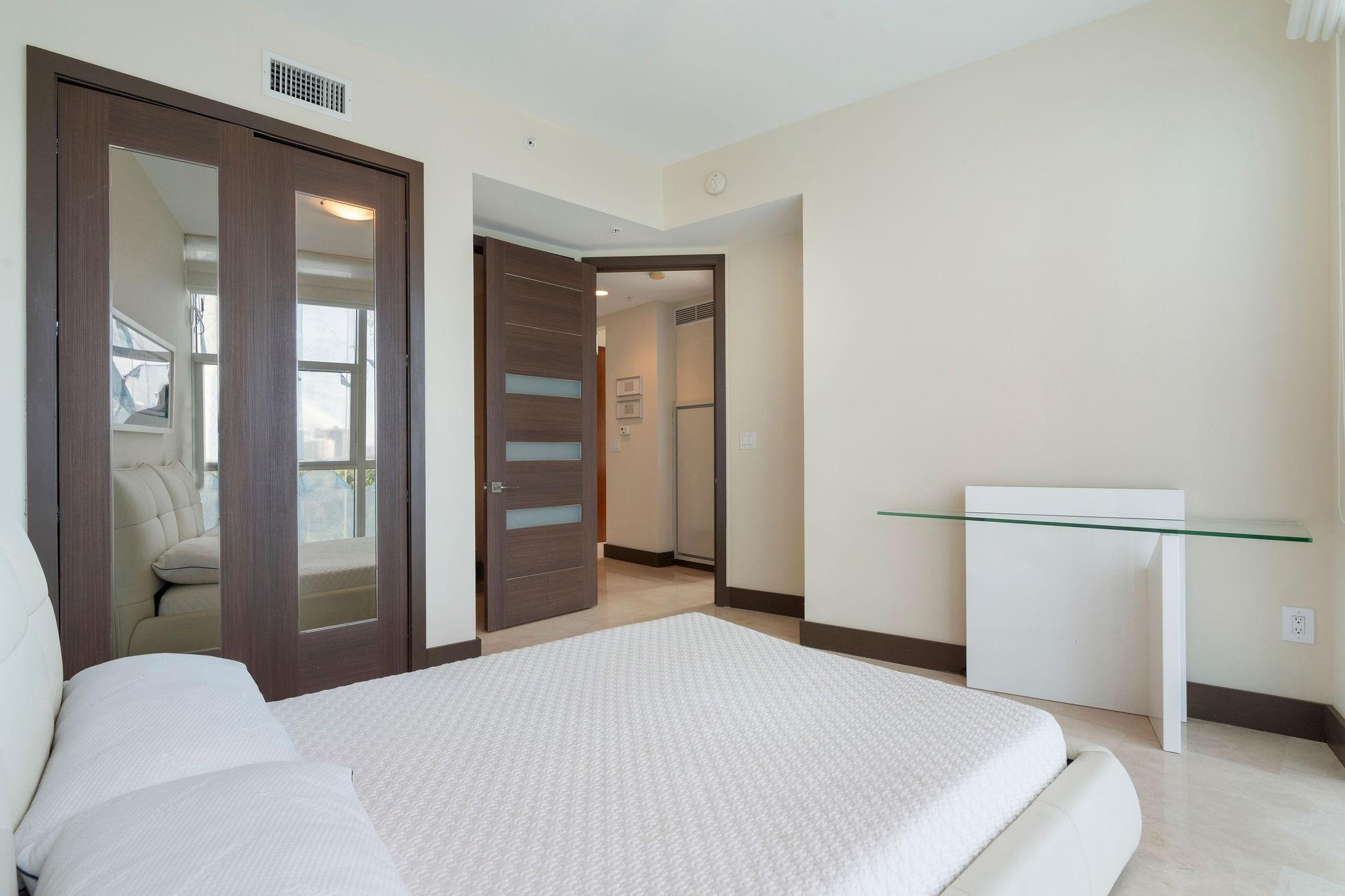 18101 Collins Avenue 801 Property Photo 27
