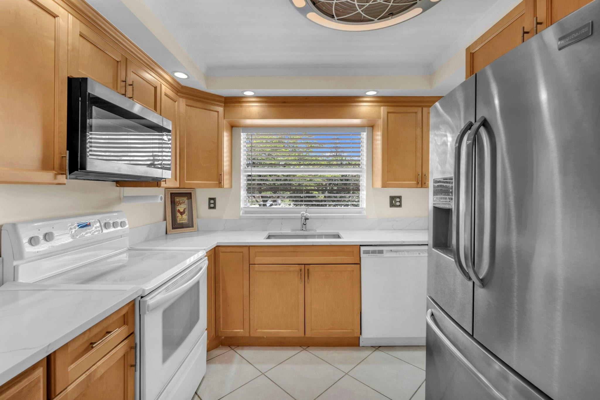 9301 Sunrise Lakes Boulevard 207 Property Photo 7