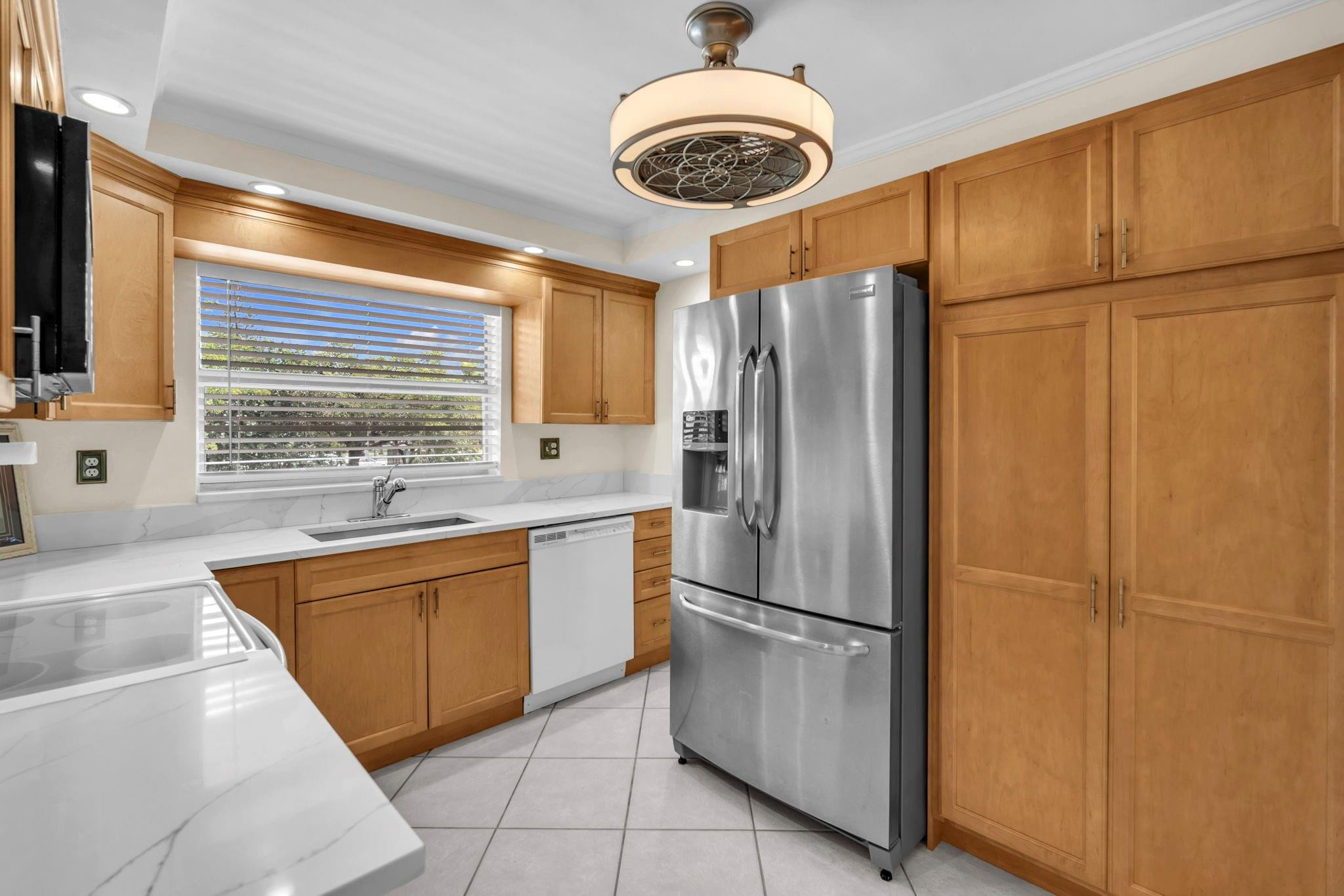 9301 Sunrise Lakes Boulevard 207 Property Photo 10