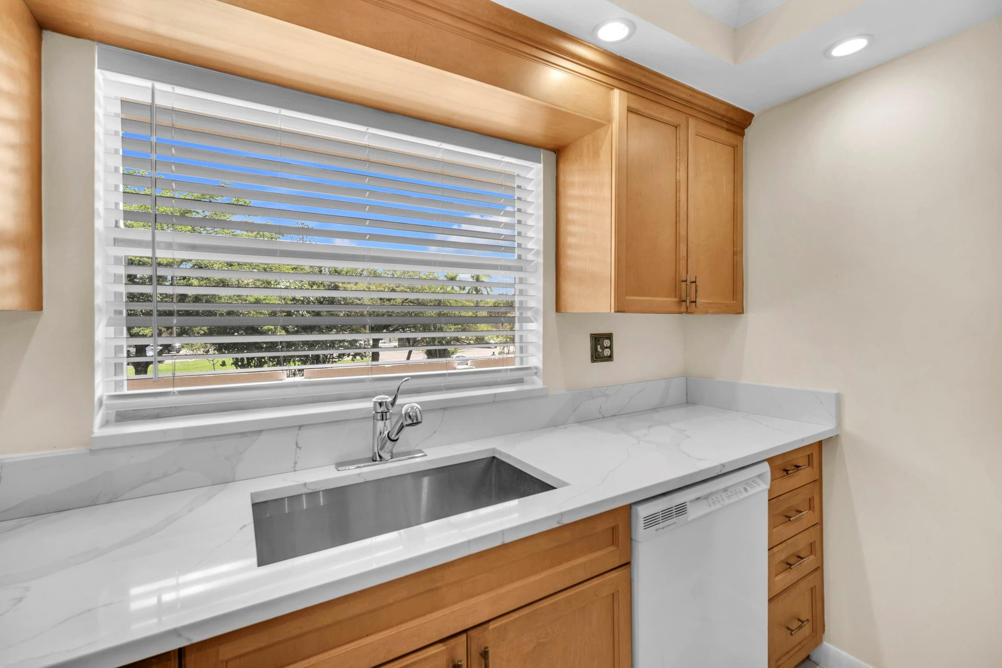 9301 Sunrise Lakes Boulevard 207 Property Photo 11