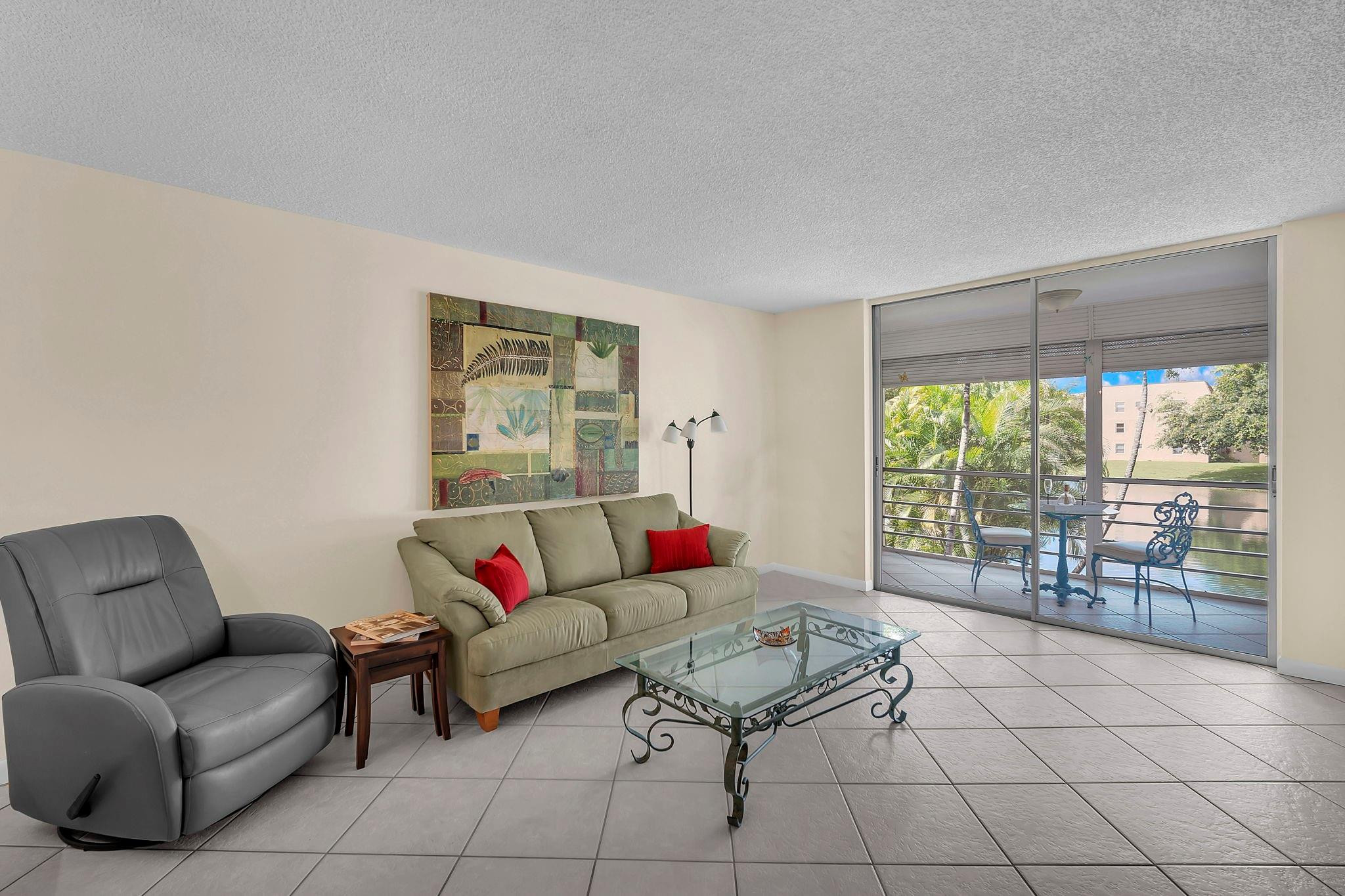 9301 Sunrise Lakes Boulevard 207 Property Photo 16