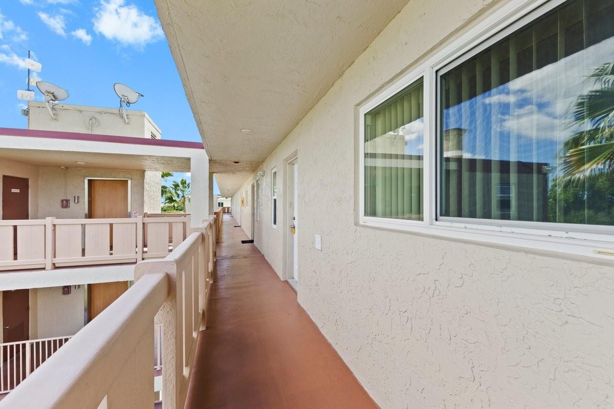 2106 S Cypress Bend Drive 506 Property Photo 2