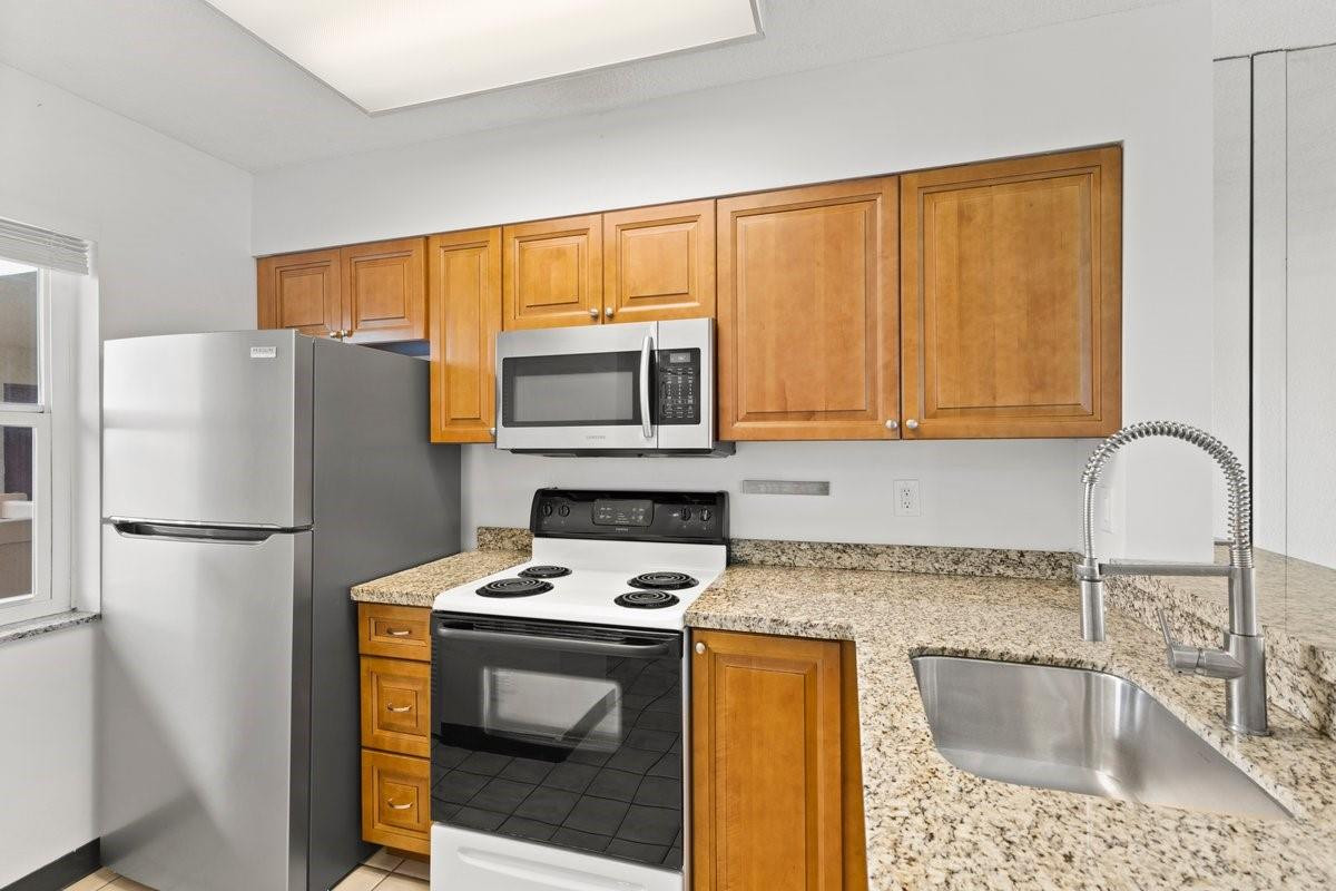 2106 S Cypress Bend Drive 506 Property Photo 4
