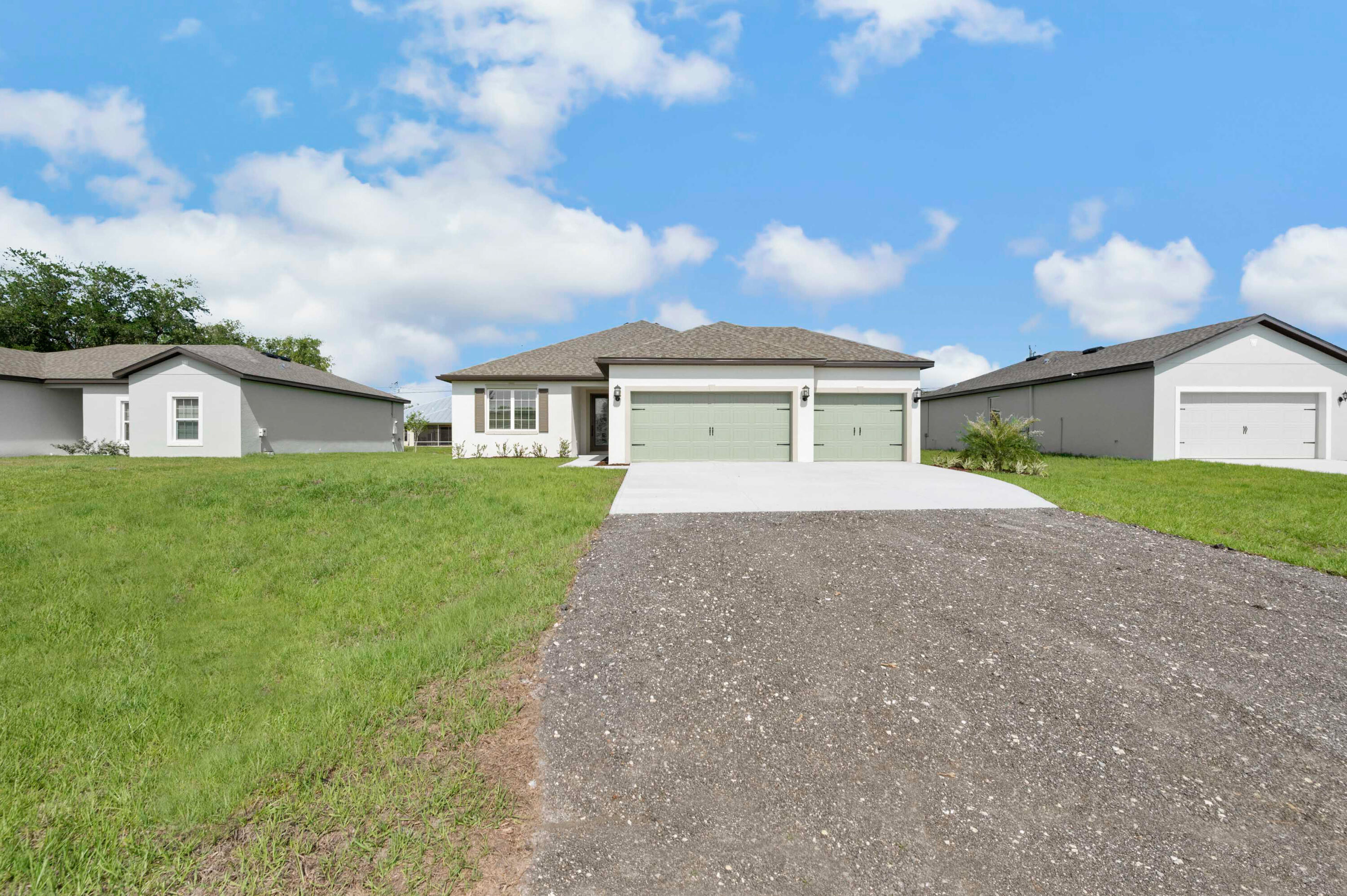 242 SW Glen Road Property Photo 1