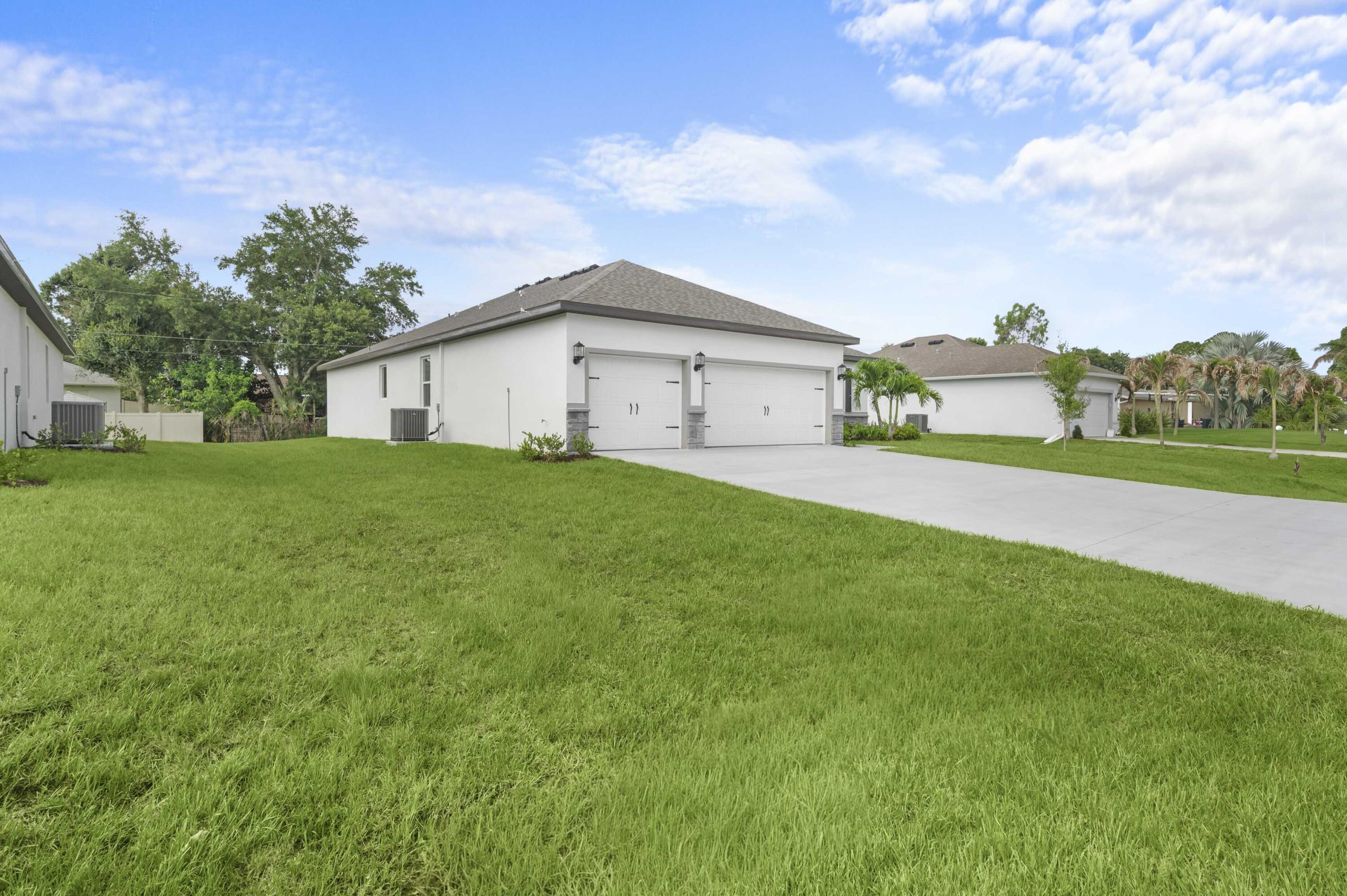 4562 Sw Daemon Street Property Photo 1