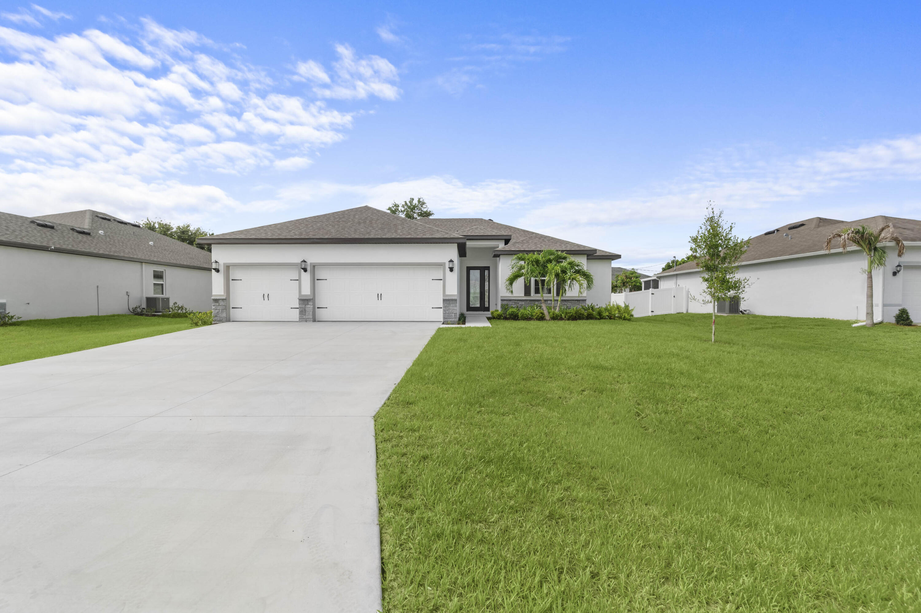 4562 Sw Daemon Street Property Photo 2