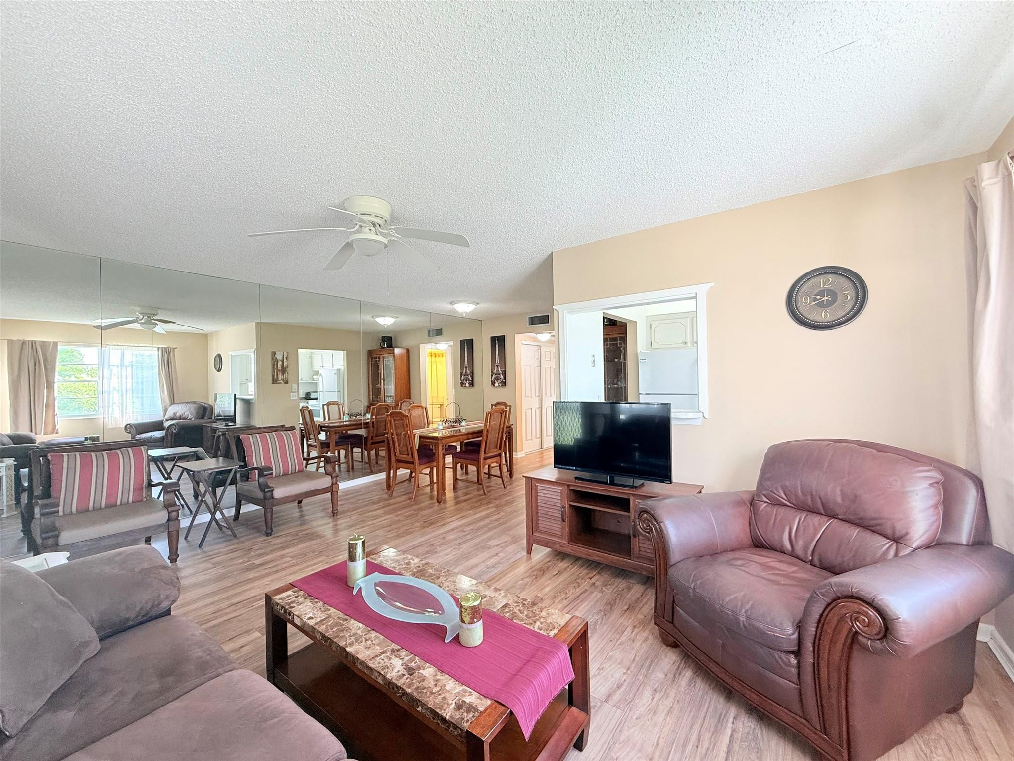 204 Oakridge M 204 Property Photo 3