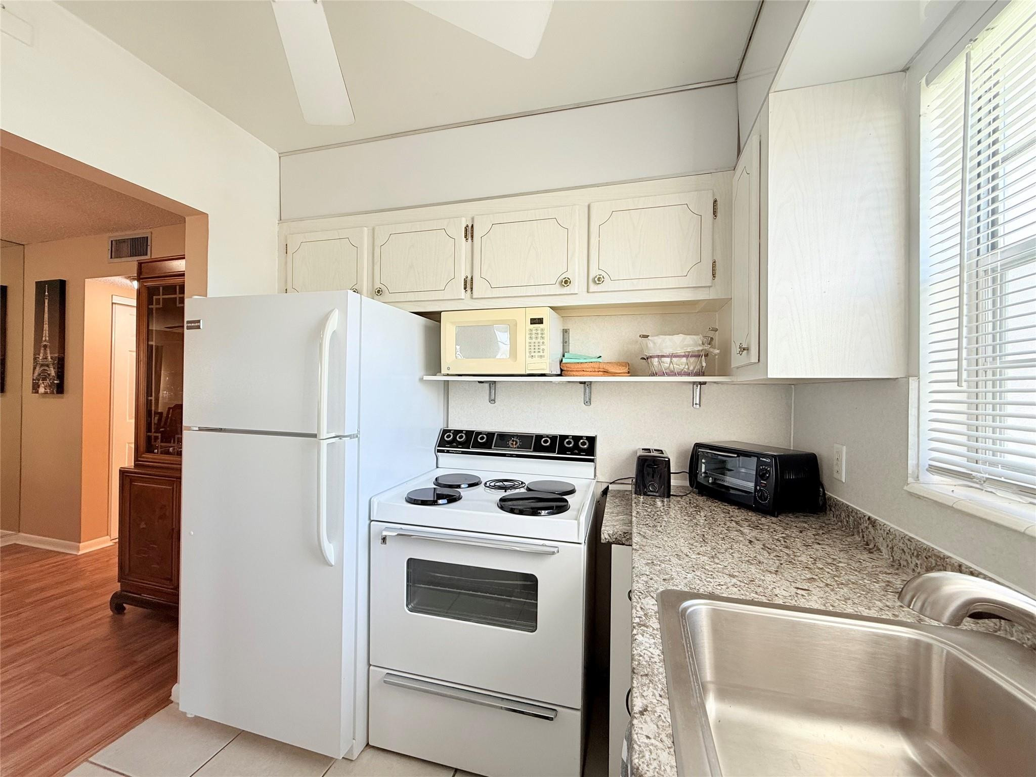 204 Oakridge M 204 Property Photo 6