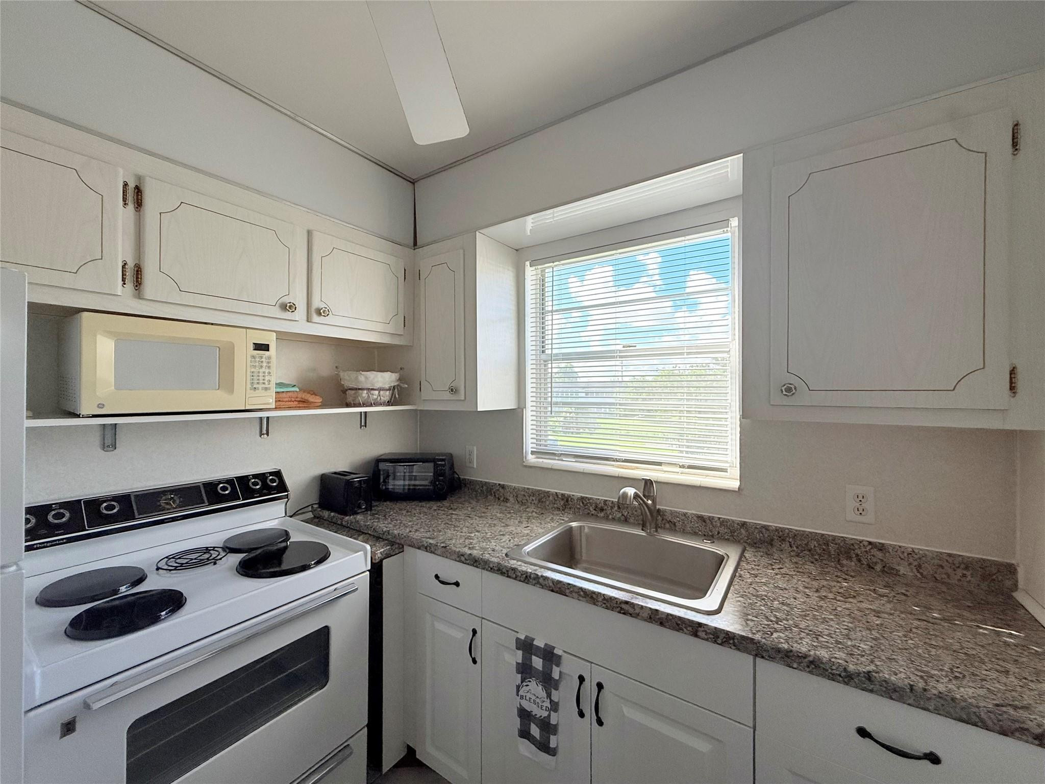 204 Oakridge M 204 Property Photo 8