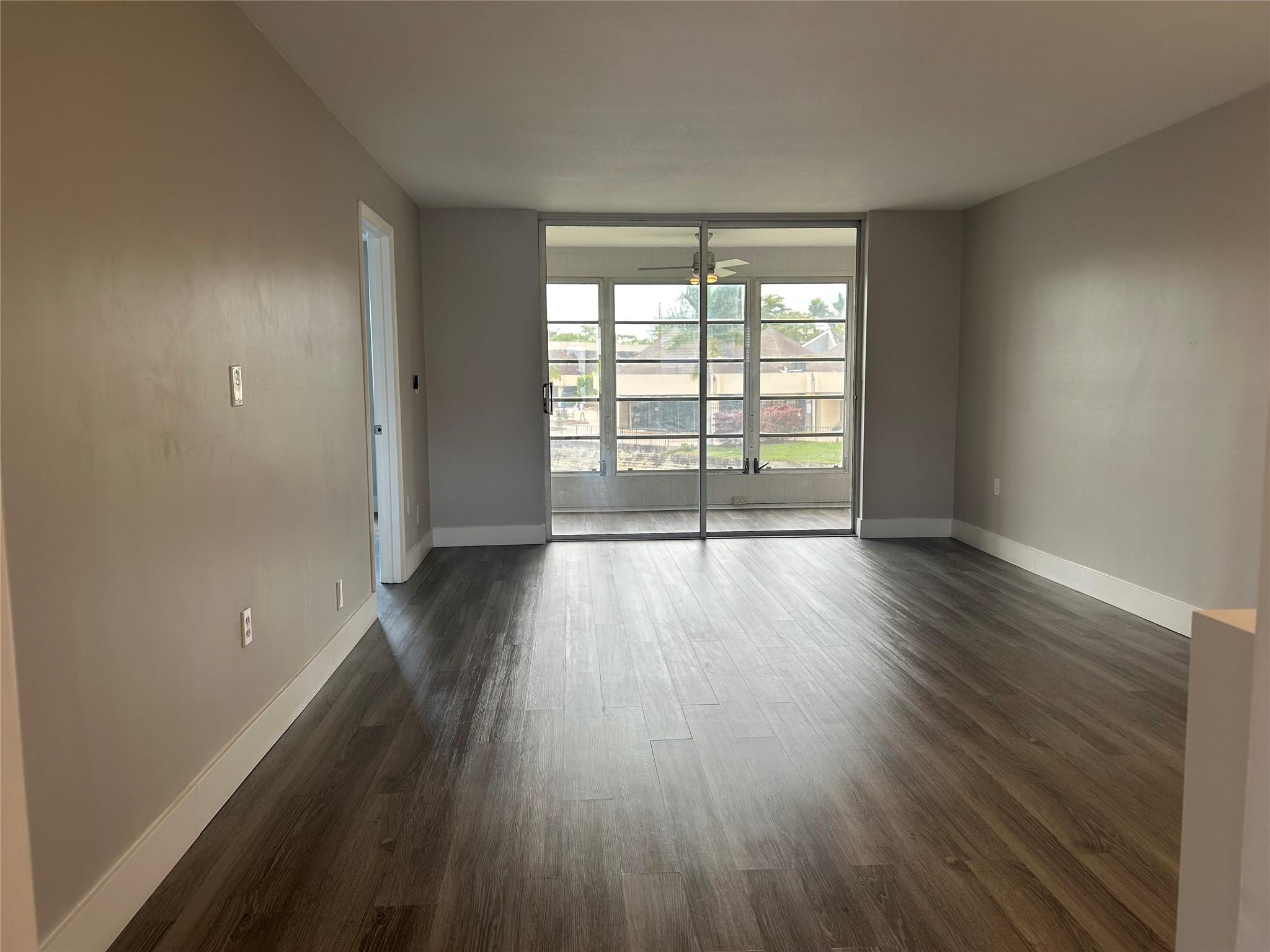 8080 N Sunrise Lakes Drive 209 Property Photo 7