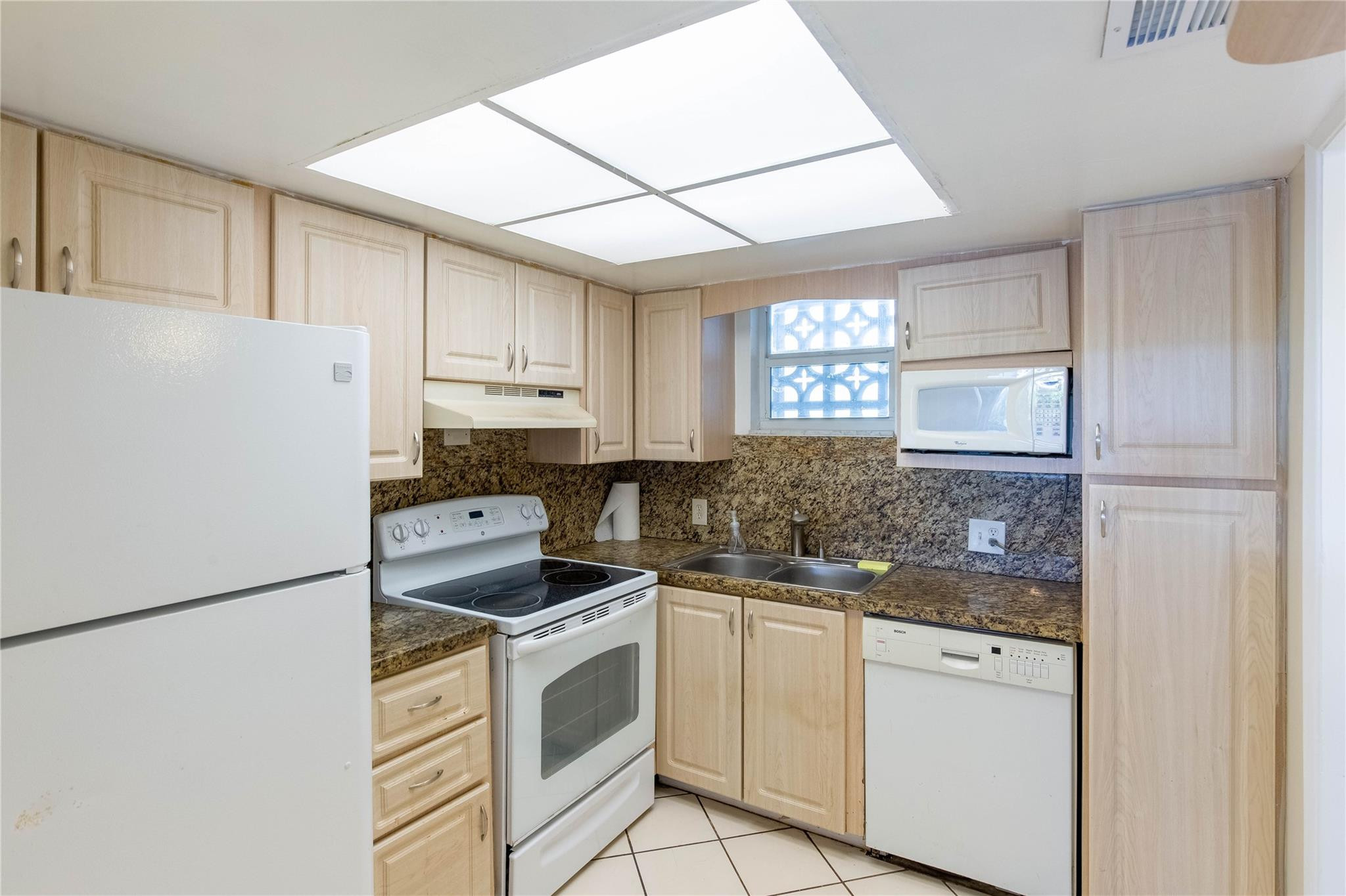 3570 S Ocean Boulevard 311 Property Photo 8