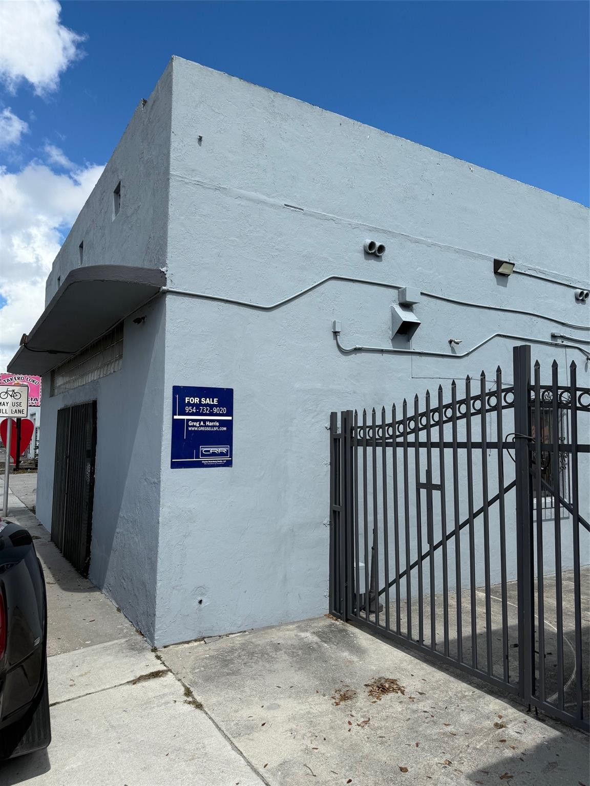 6815 Nw 7th Avenue Property Photo 2