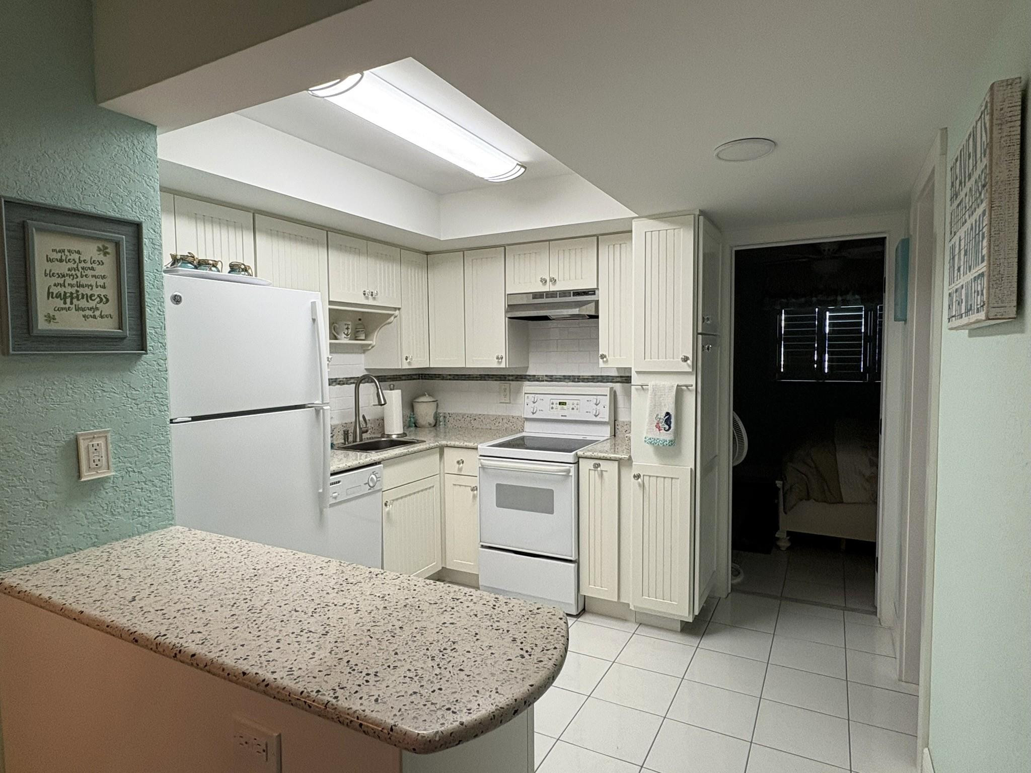 1201 N Riverside Drive 12b Property Photo 12