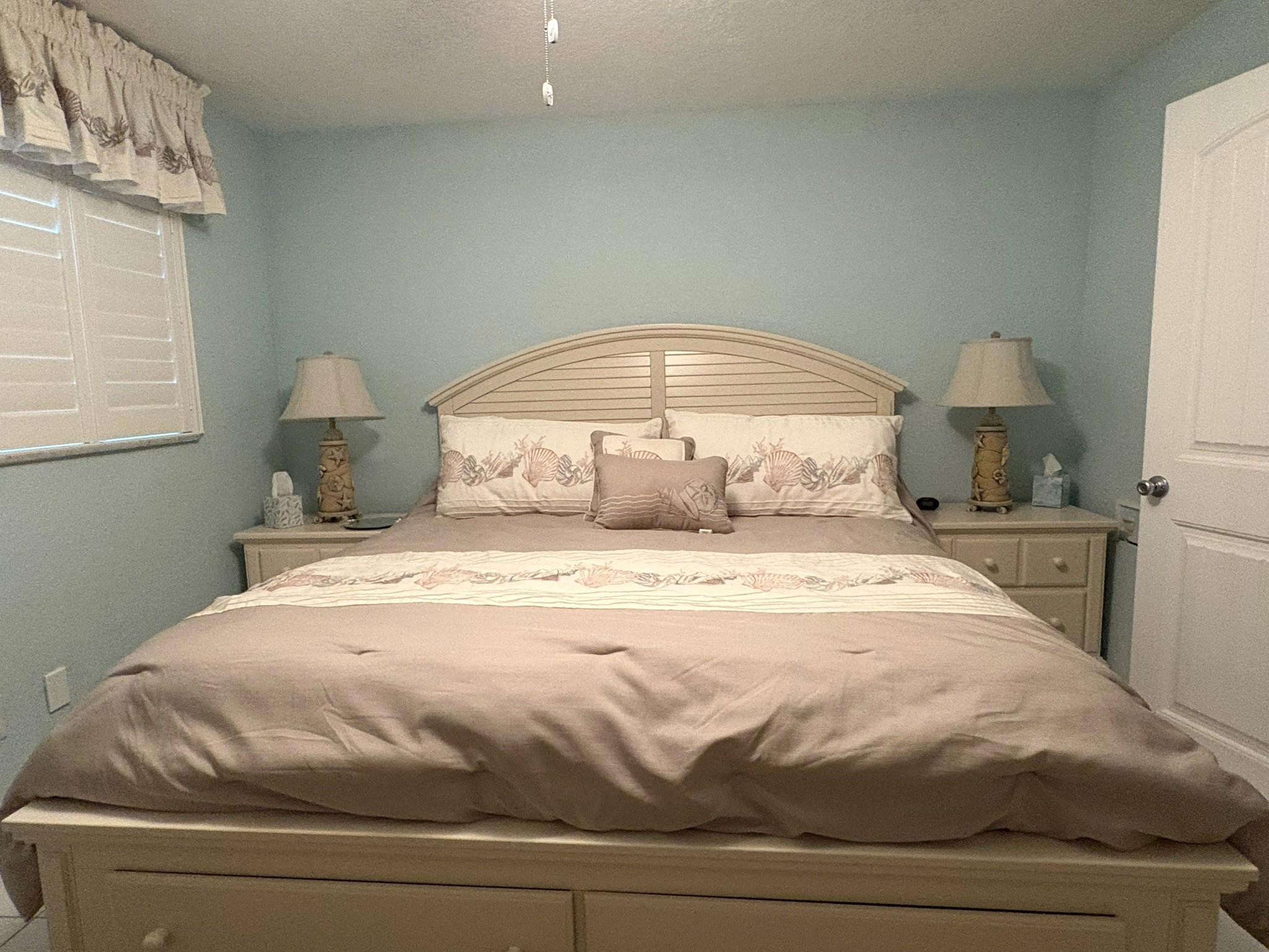 1201 N Riverside Drive 12b Property Photo 13