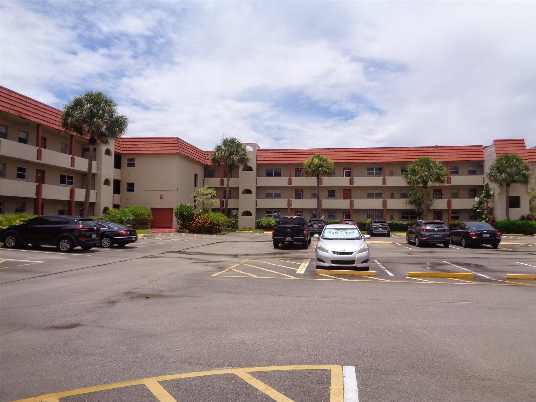 2831 E Sunrise Lakes Drive 209 Property Photo 1