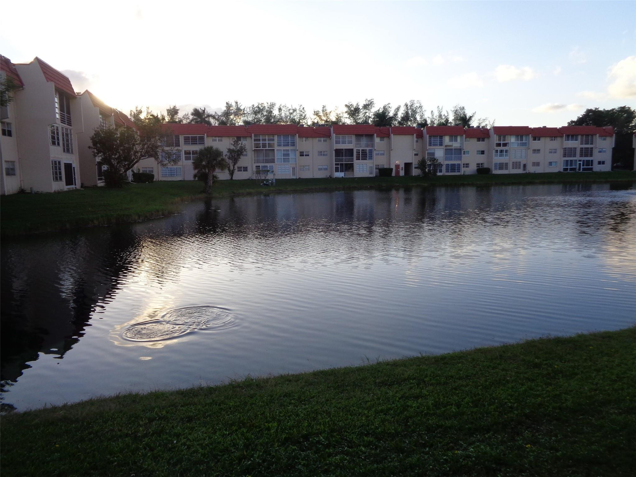 2831 E Sunrise Lakes Drive 209 Property Photo 6