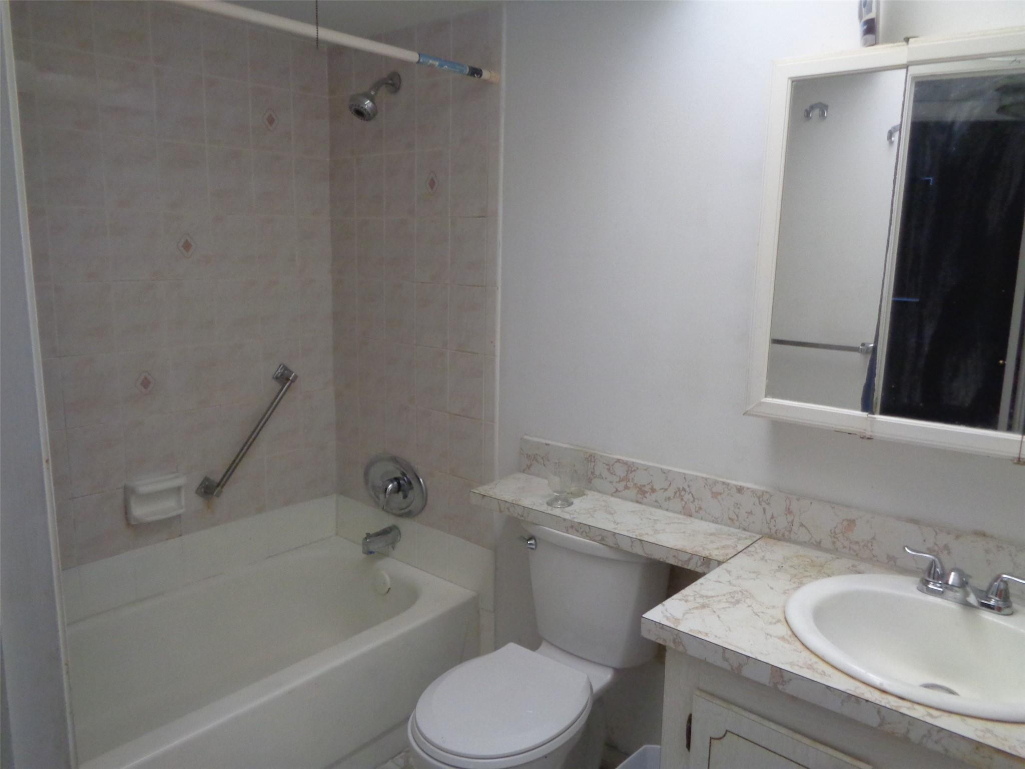 2831 E Sunrise Lakes Drive 209 Property Photo 8