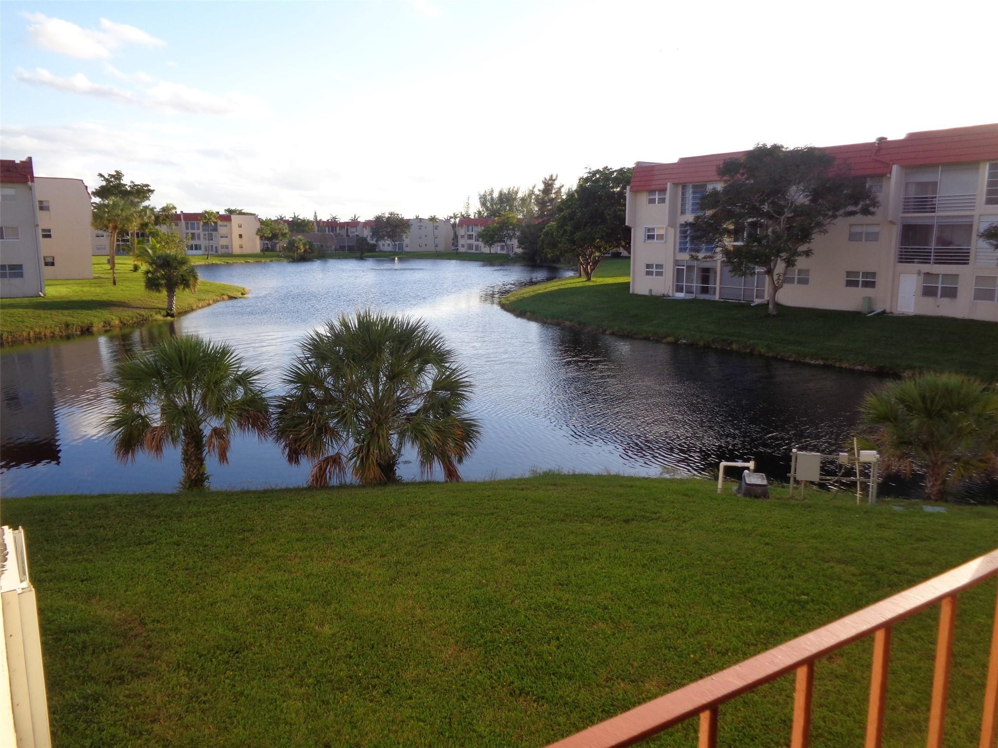 2831 E Sunrise Lakes Drive 209 Property Photo 20