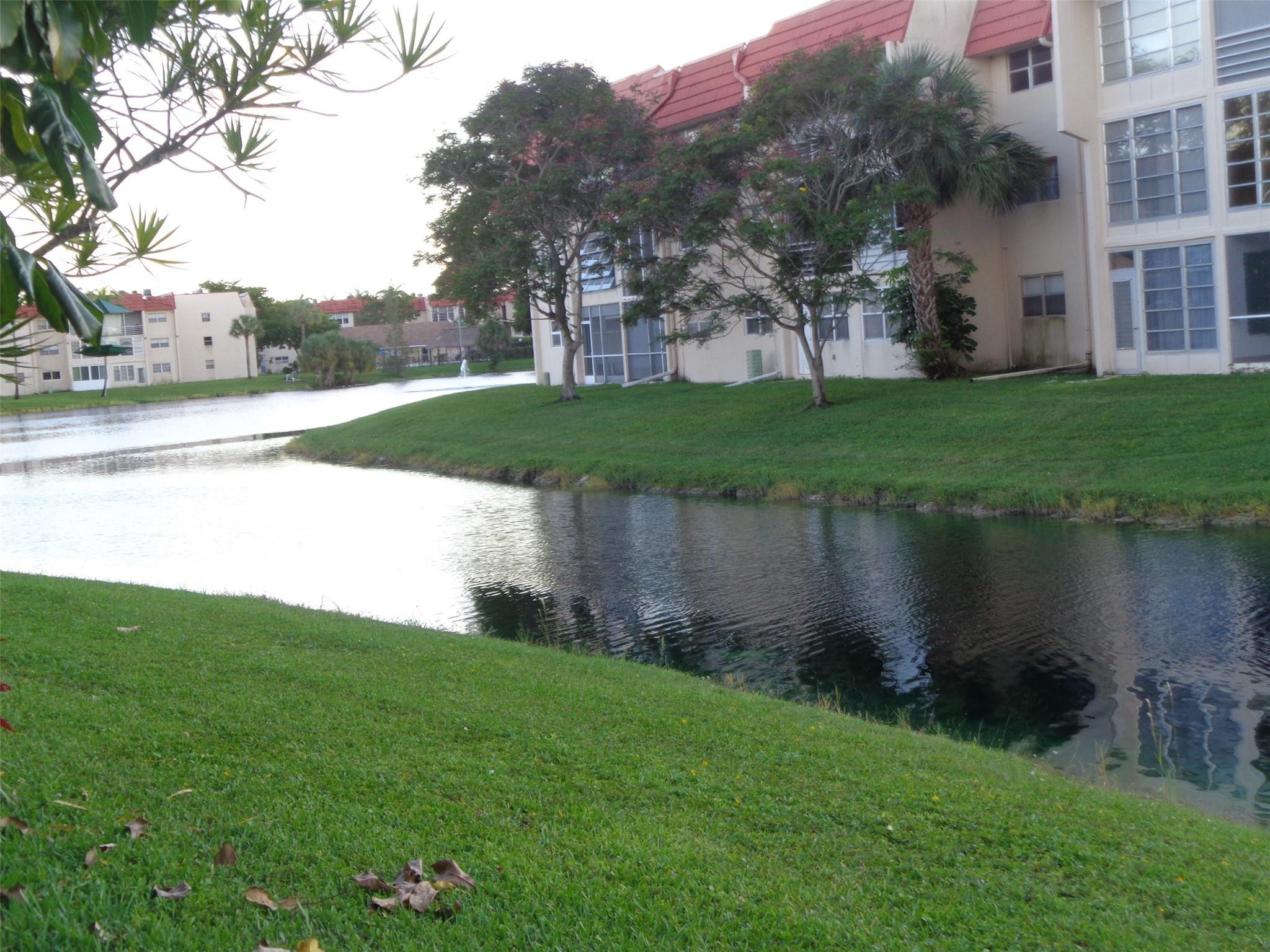 2831 E Sunrise Lakes Drive 209 Property Photo 21