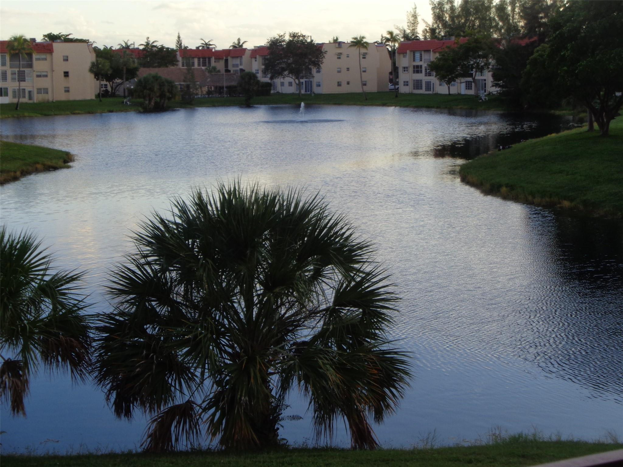 2831 E Sunrise Lakes Drive 209 Property Photo 22