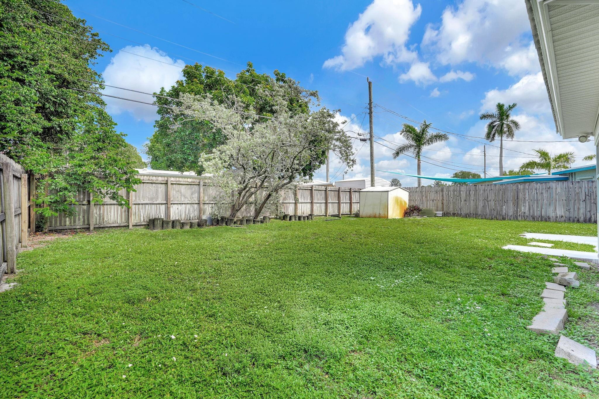 261 Ne 45th Street Property Photo 4