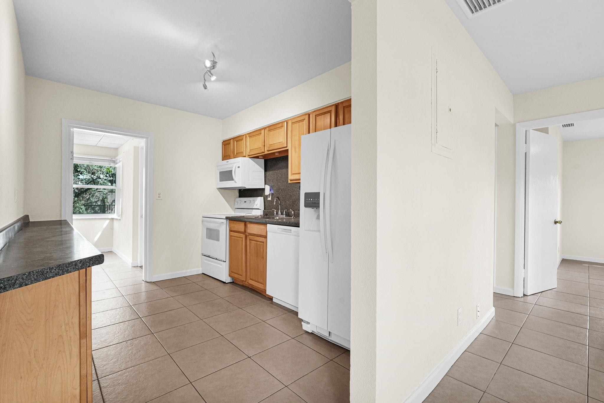 261 Ne 45th Street Property Photo 25