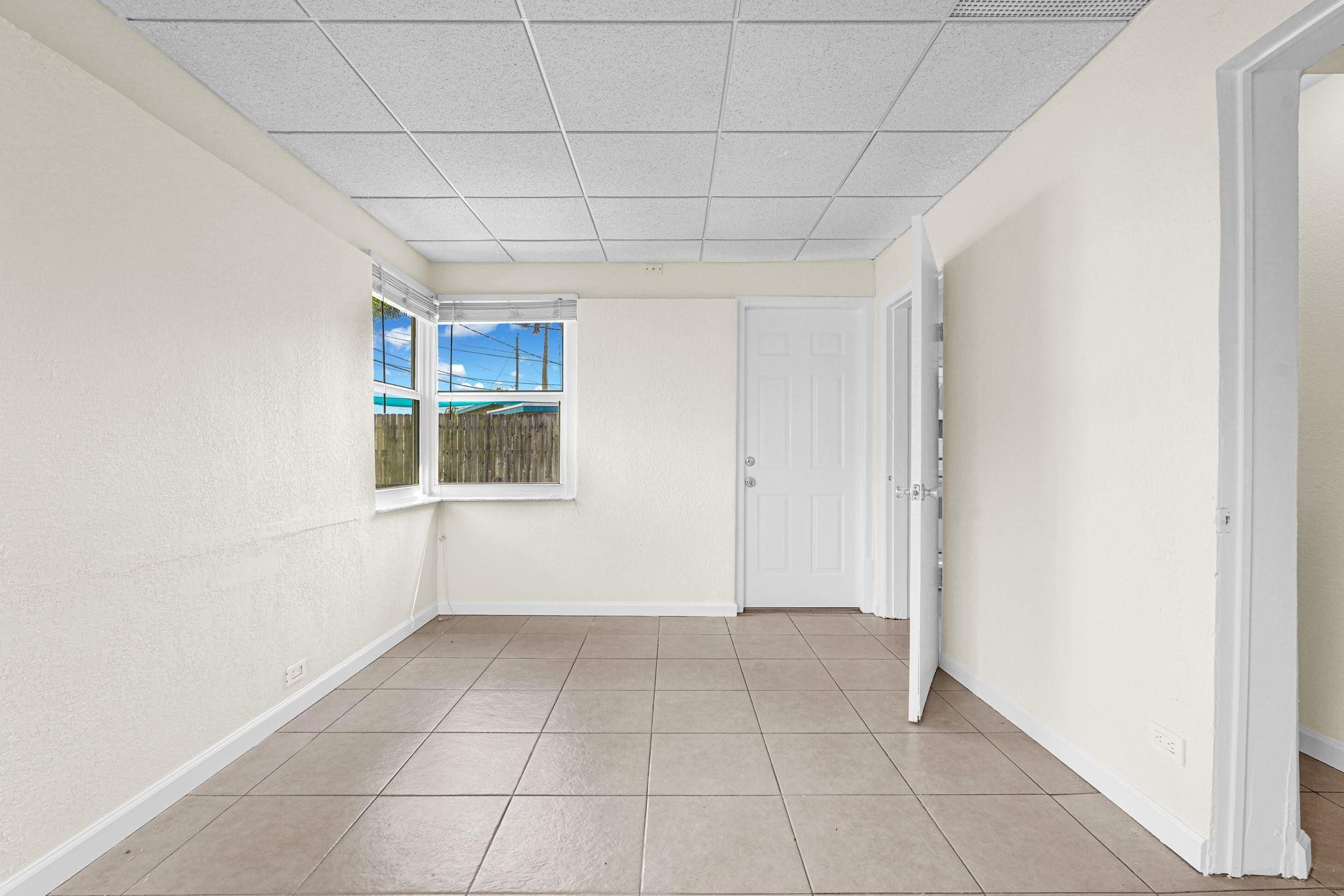 261 Ne 45th Street Property Photo 27