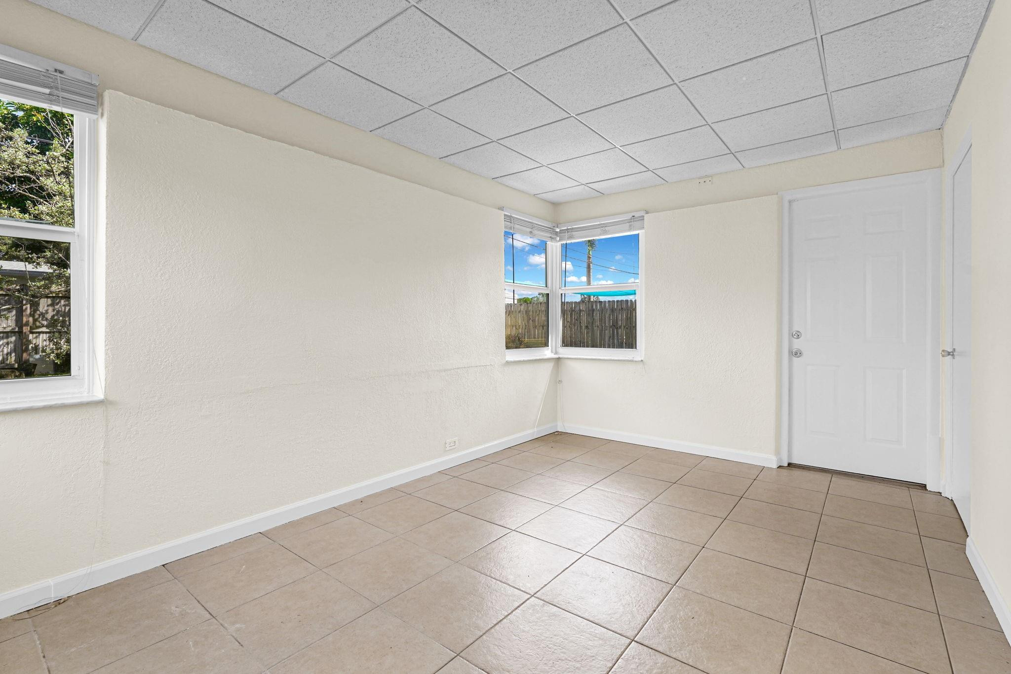 261 Ne 45th Street Property Photo 28