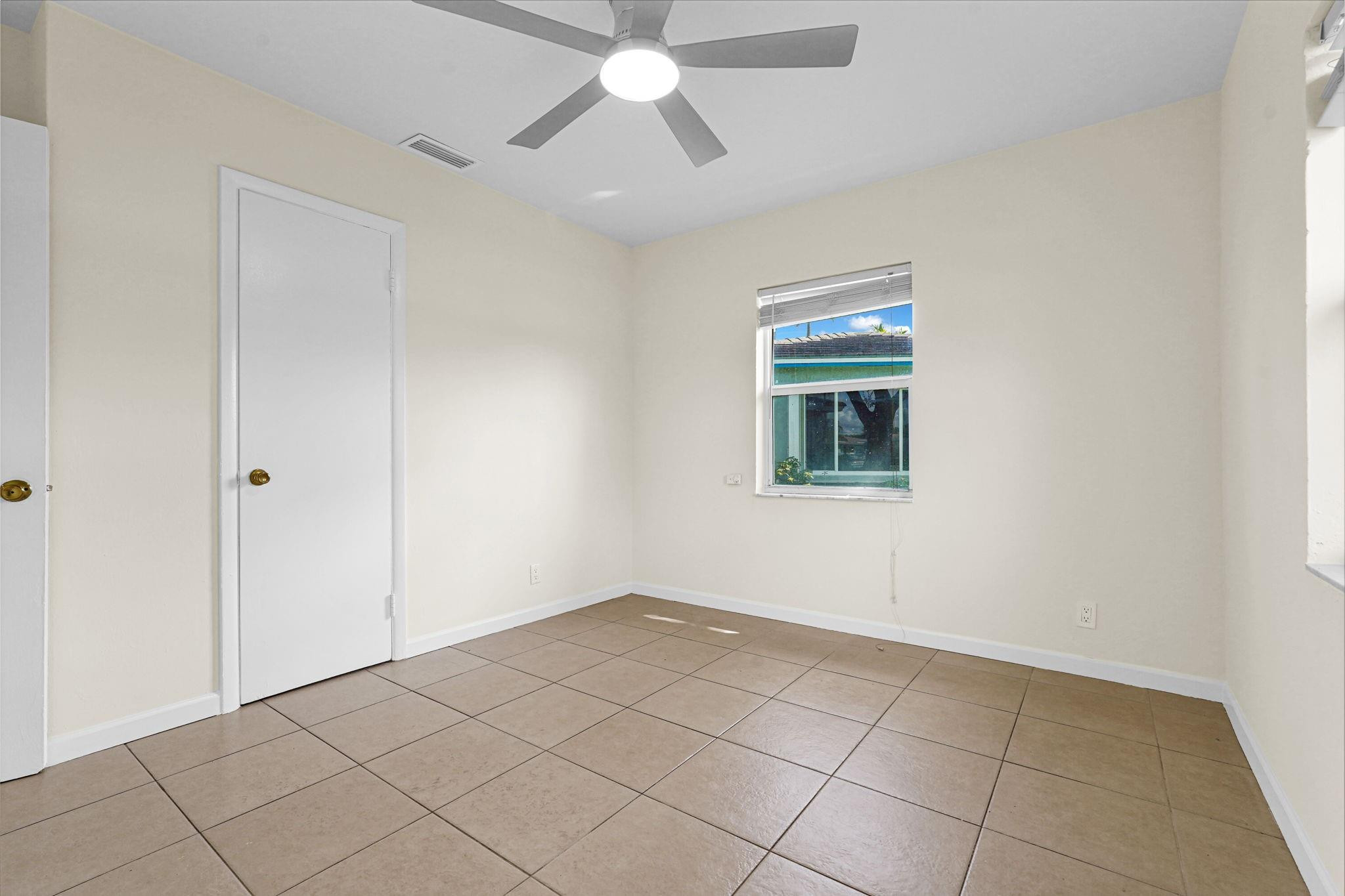 261 Ne 45th Street Property Photo 33
