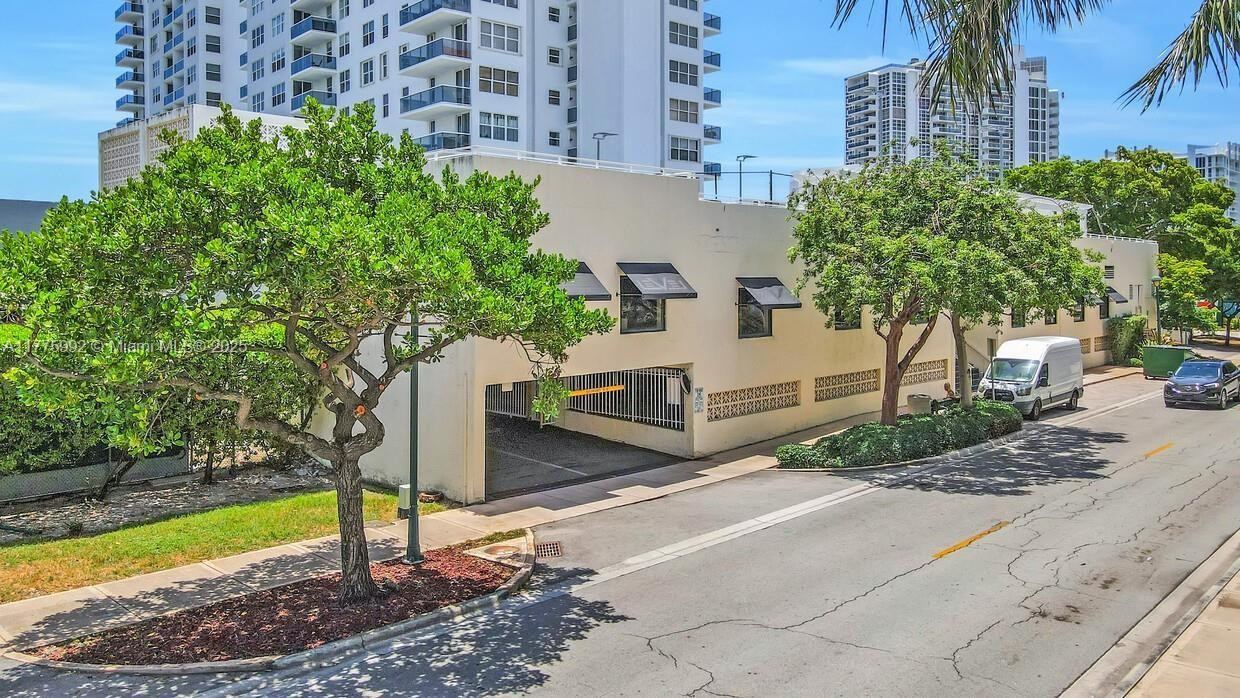 3015 N Ocean Boulevard C1-c8 Property Photo 4