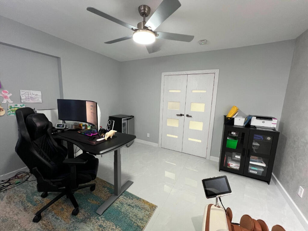 1042 Tyler Street Property Photo 8