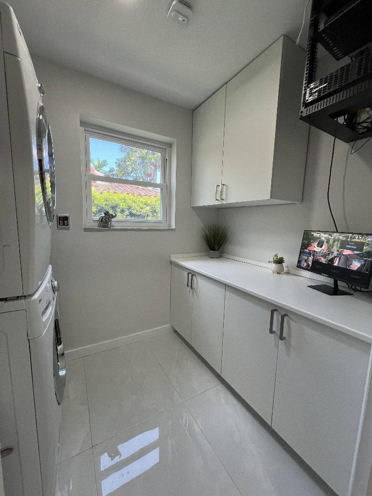 1042 Tyler Street Property Photo 10