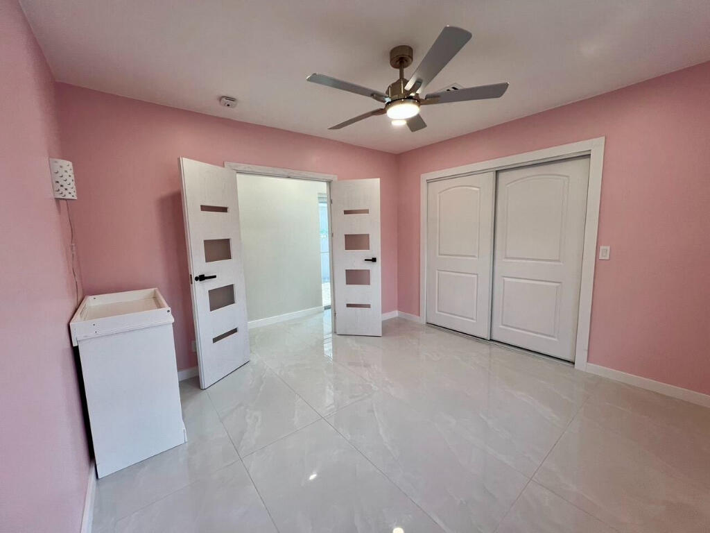 1042 Tyler Street Property Photo 12
