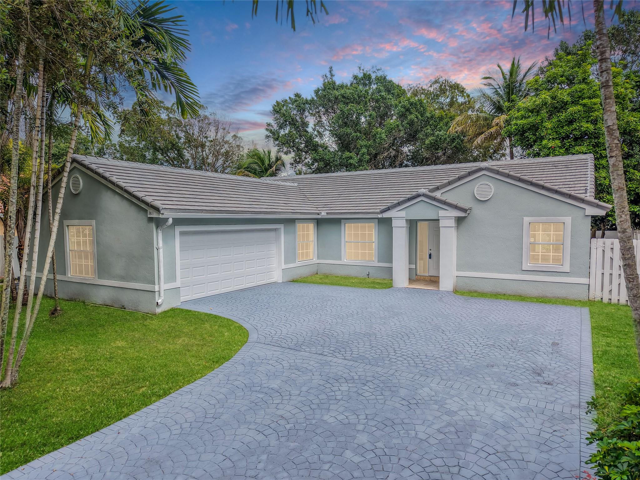 1811 SW 124th Way Property Photo 1