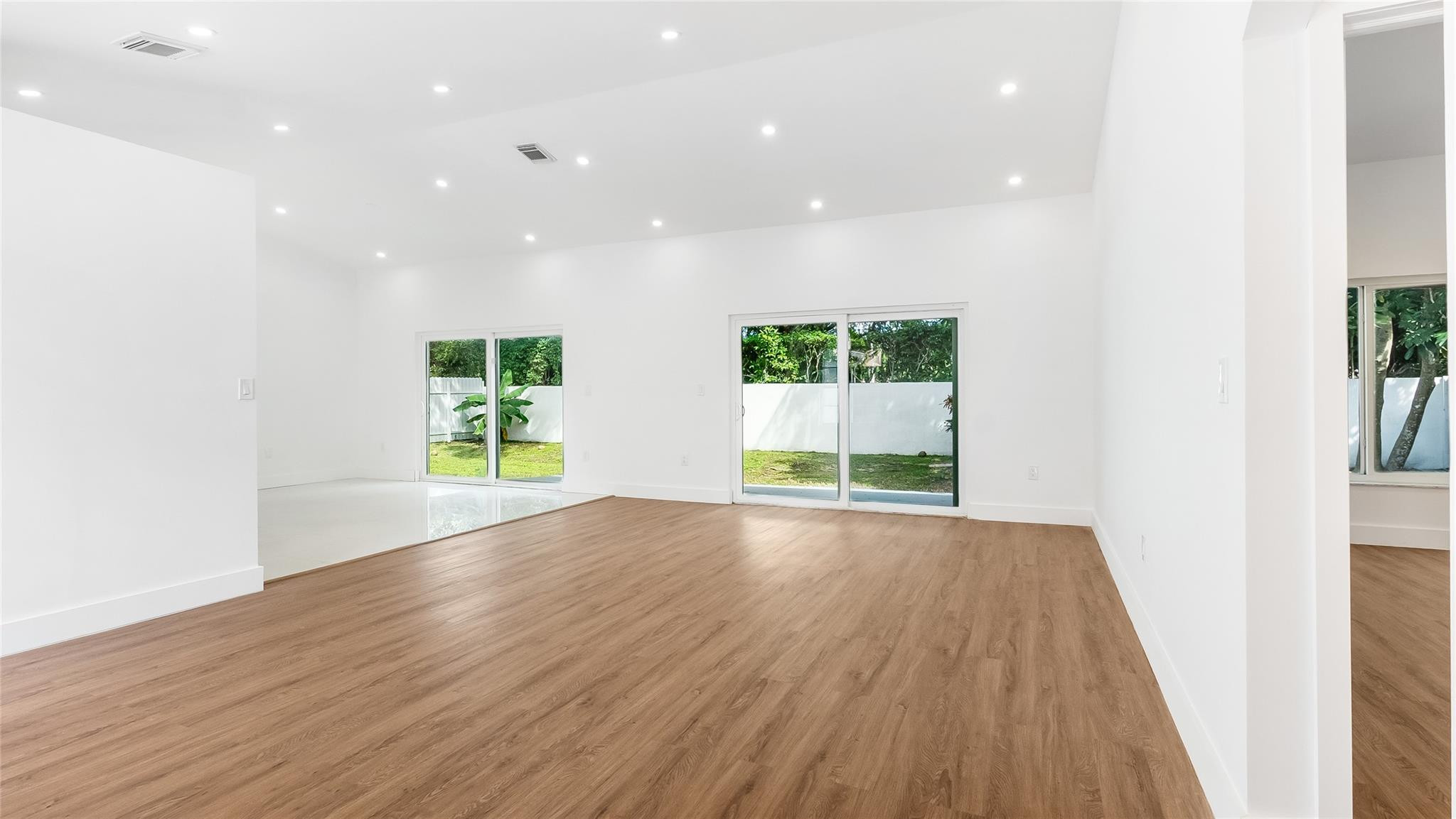 1811 Sw 124th Way Property Photo 3