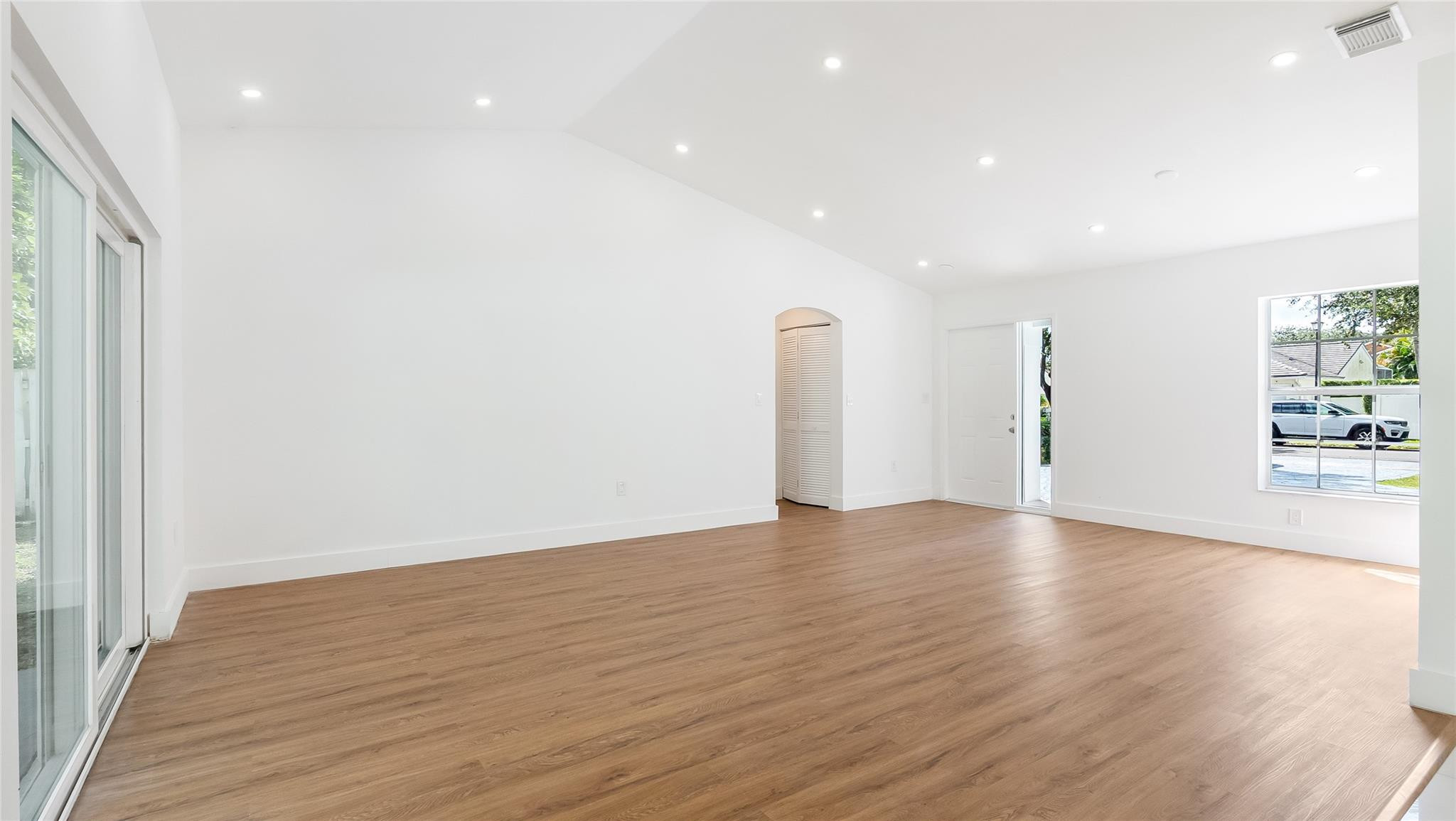 1811 Sw 124th Way Property Photo 5