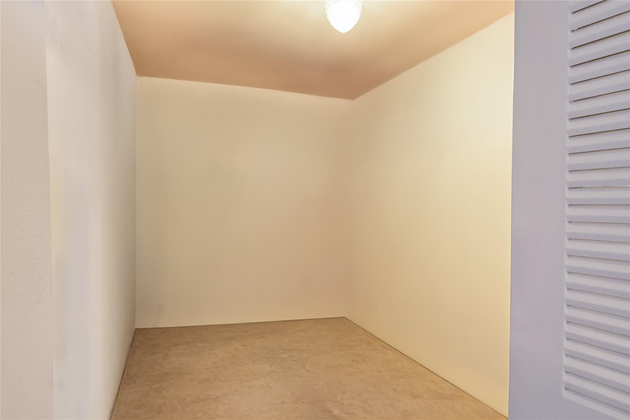 8725 Shadow Wood Boulevard 312 Property Photo 8
