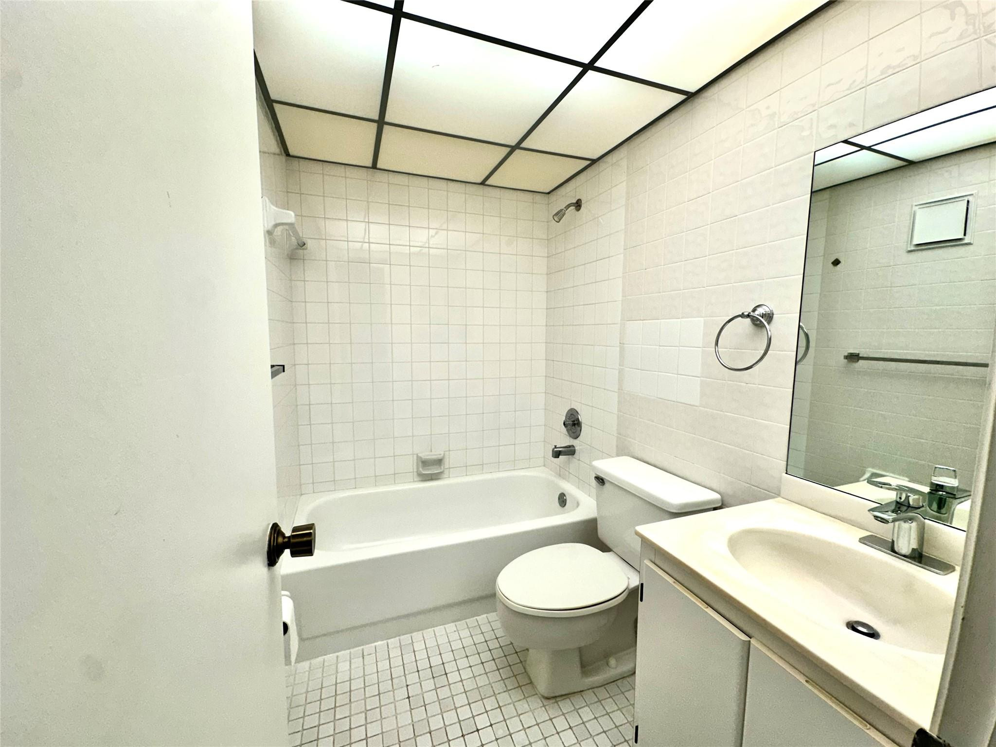 6701 N University Drive 310 Property Photo 3