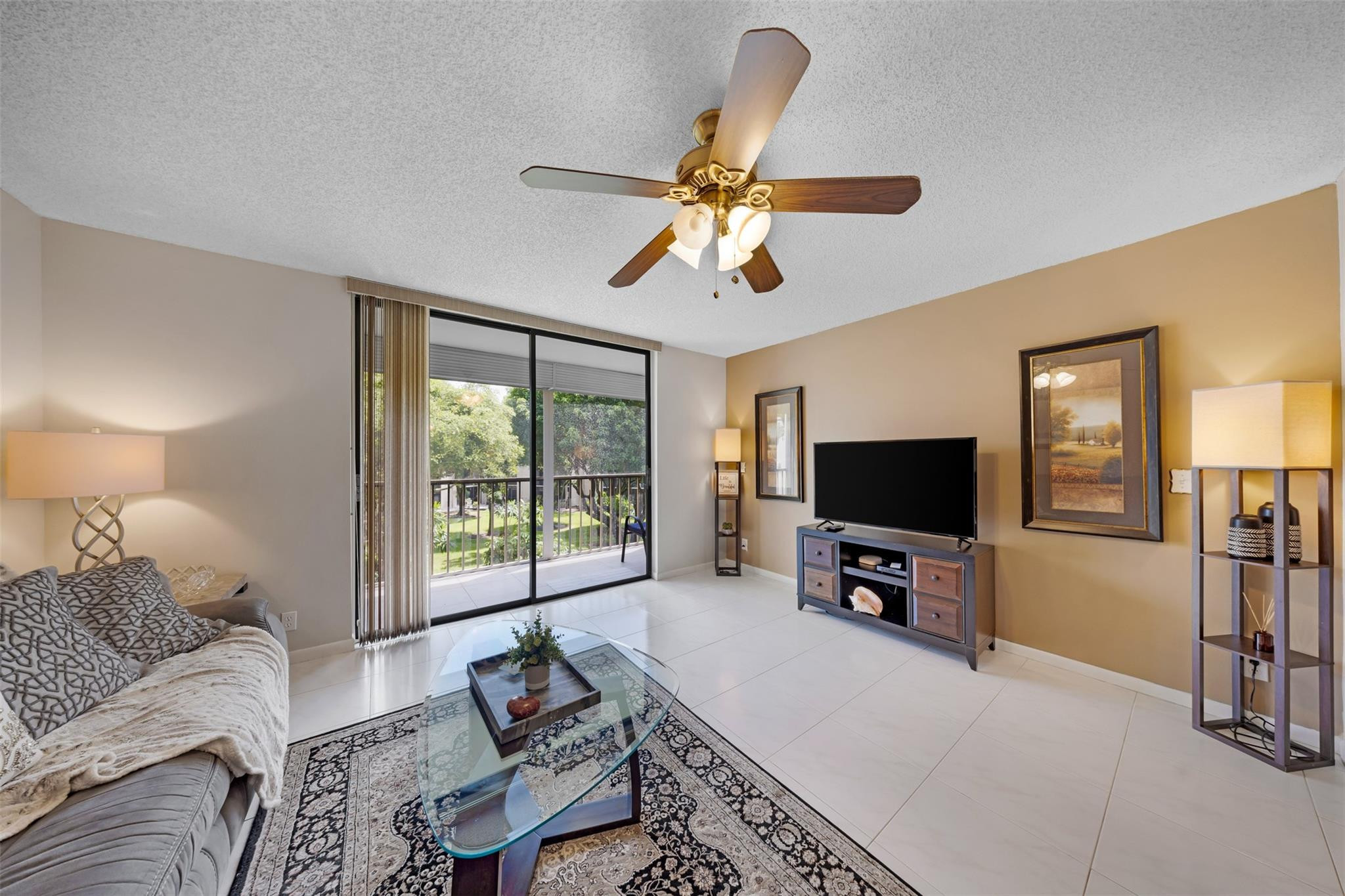 5250 Las Verdes Circle 317 Property Photo 14