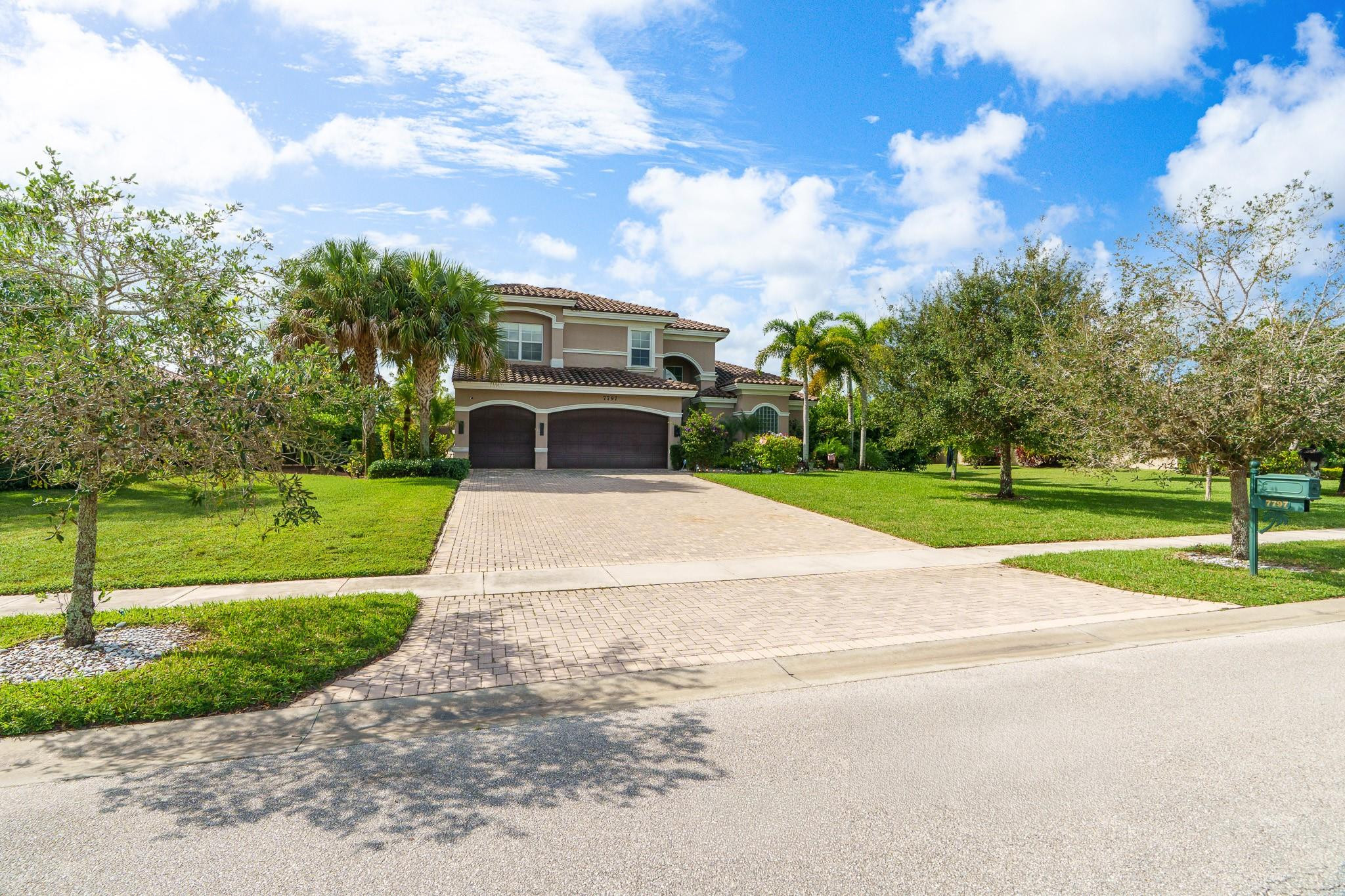 7797 Maywood Crest Drive Property Photo 1