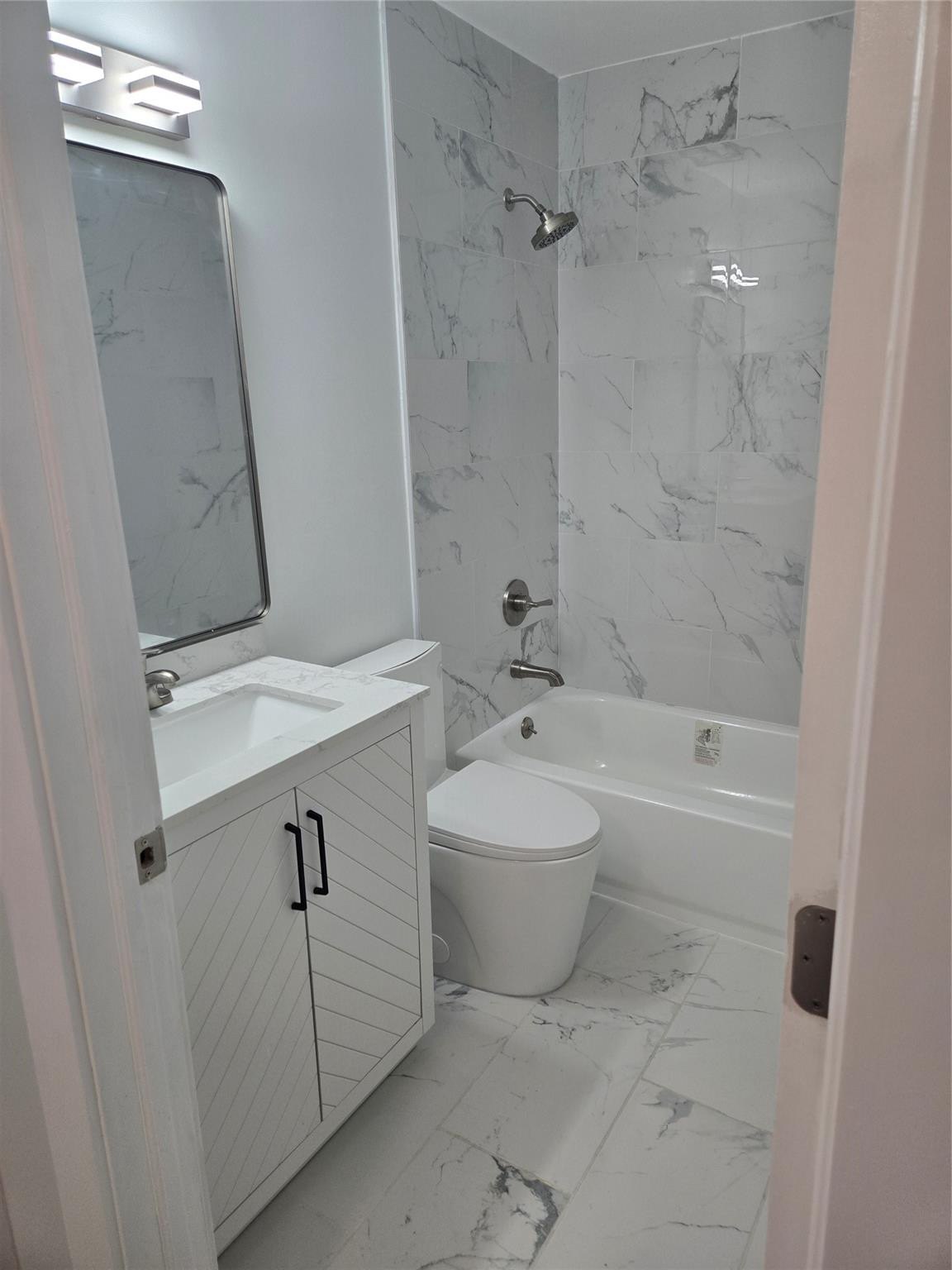 580 Nw 87 Way Property Photo 8